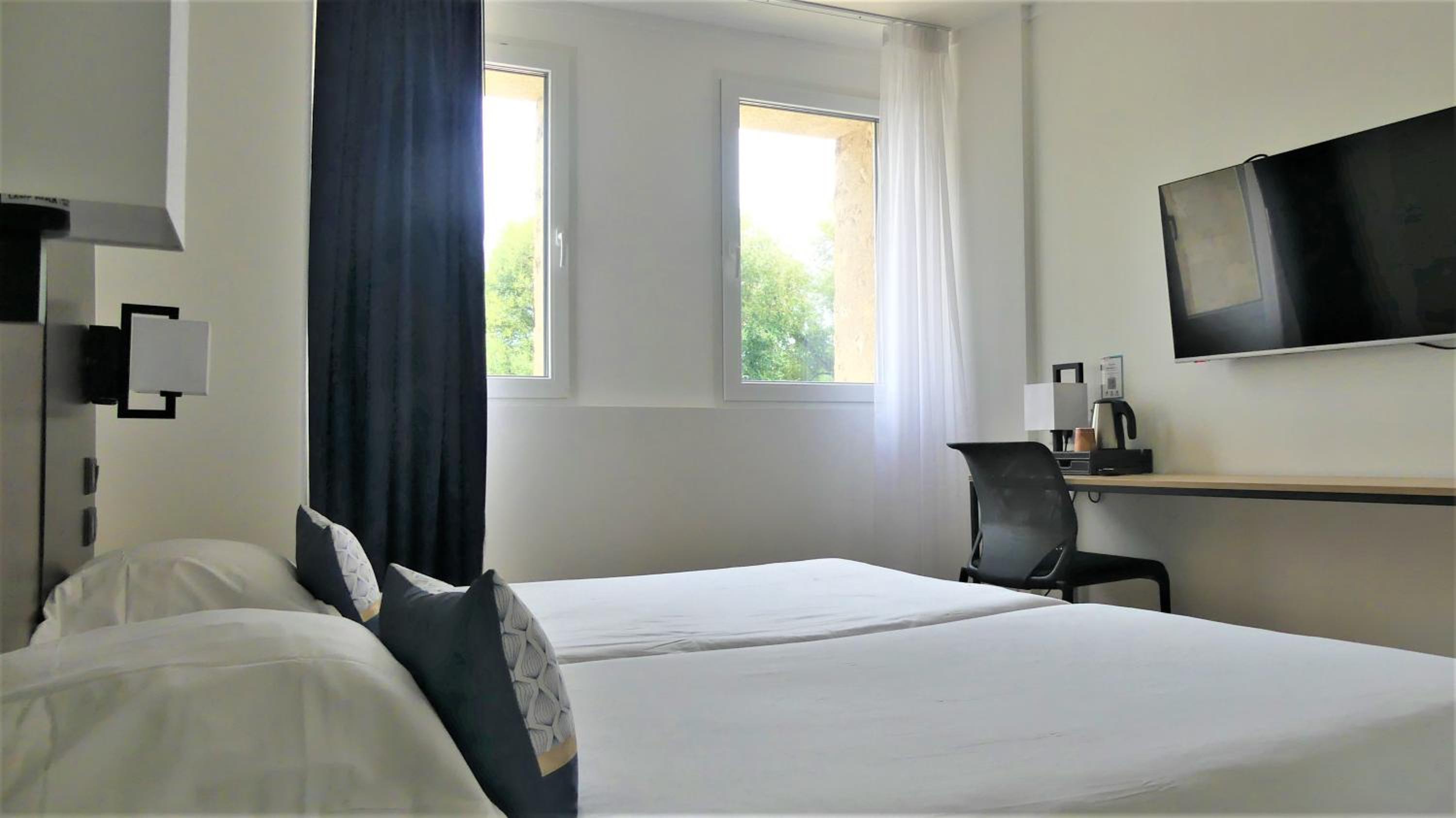 Twin Room - Photo 4