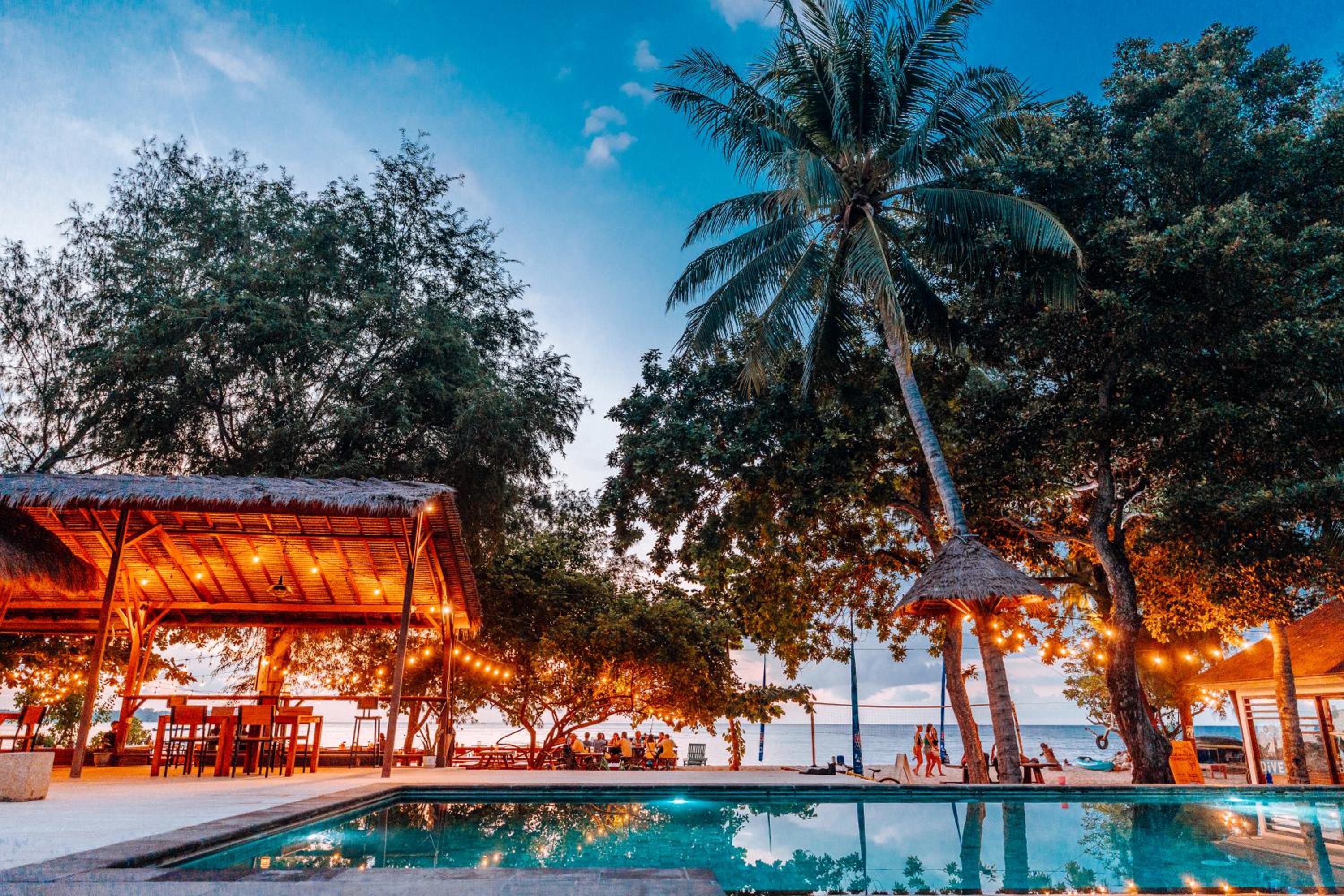 Deluxe Double Bungalow with Pool View - Photo 17