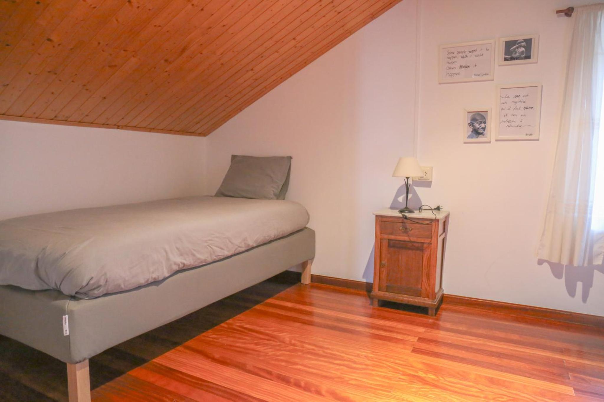 Habitación Triple con Baño Compartido