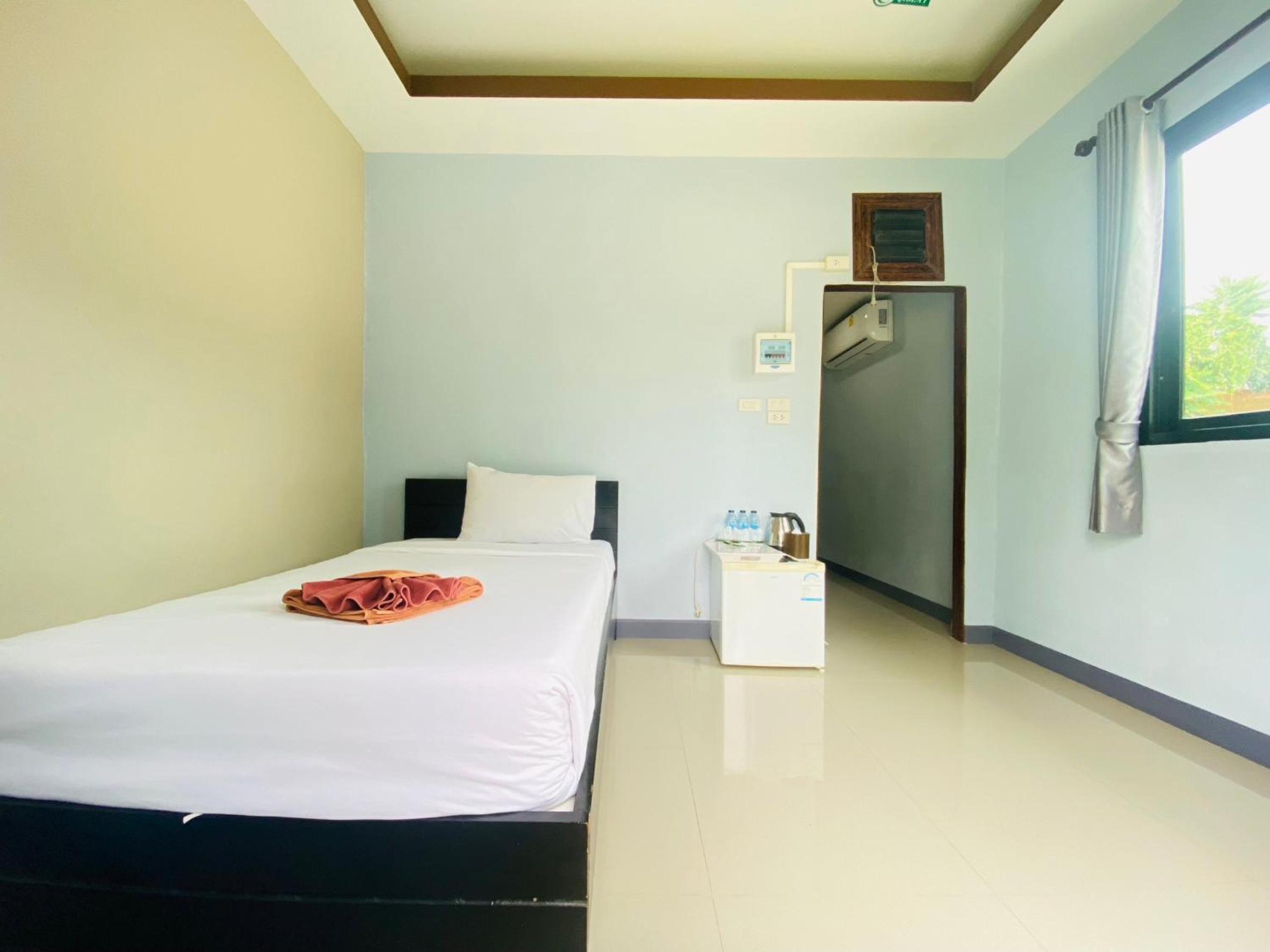 Triple Room with Bathroom photo 2
