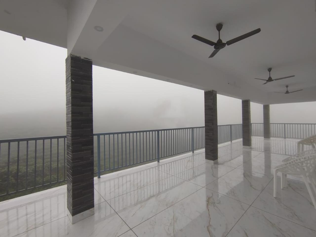 Apartment with Balcony photo 3