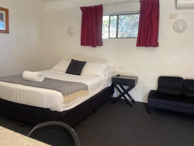 Queen Room photo 1