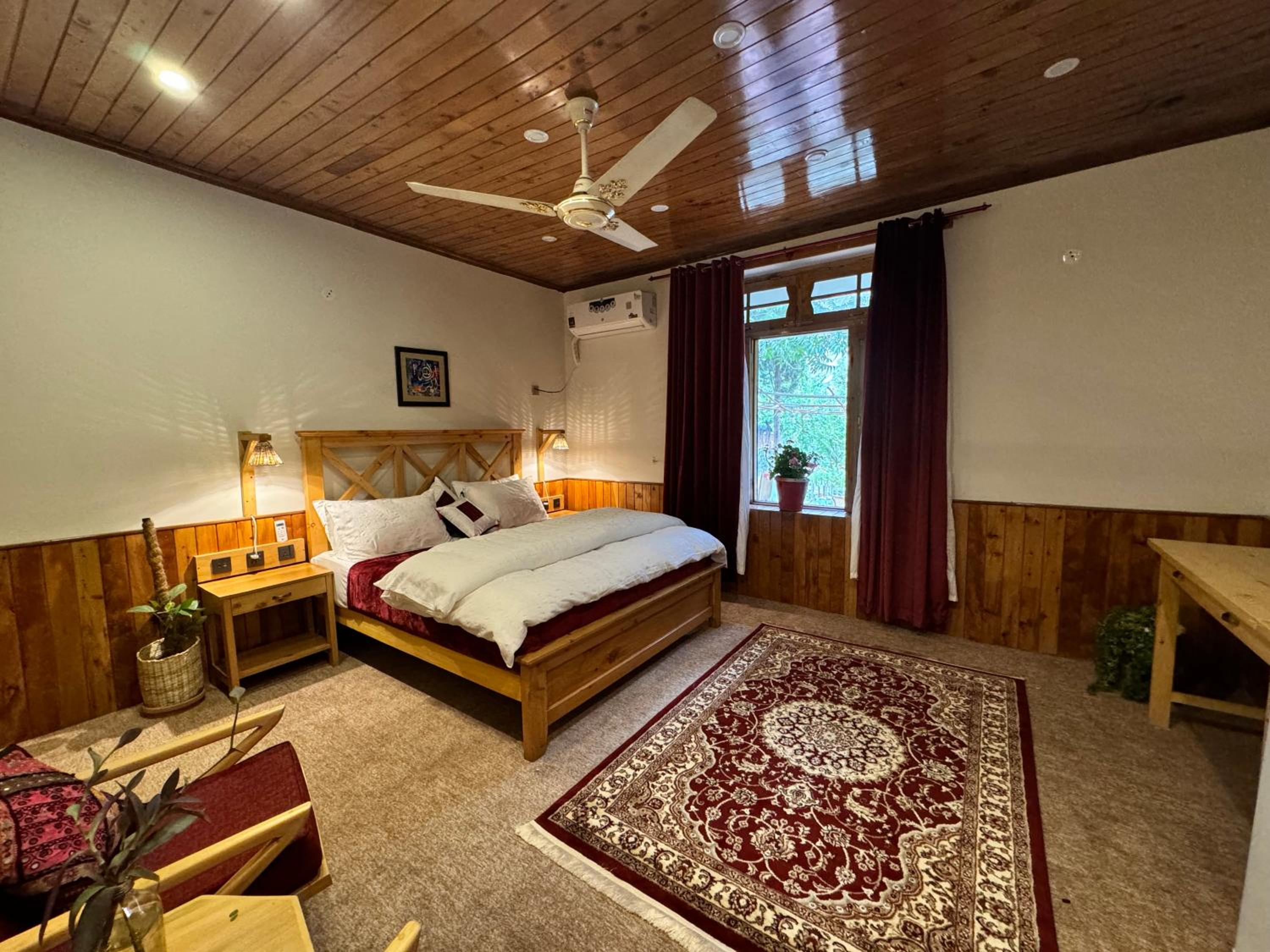 Deluxe Double Room (2 Adults + 1 Child) photo 1