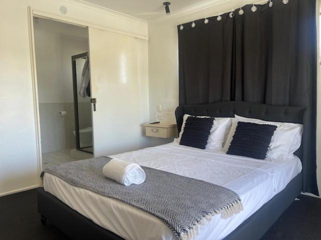 Queen Room with Balcony photo 2