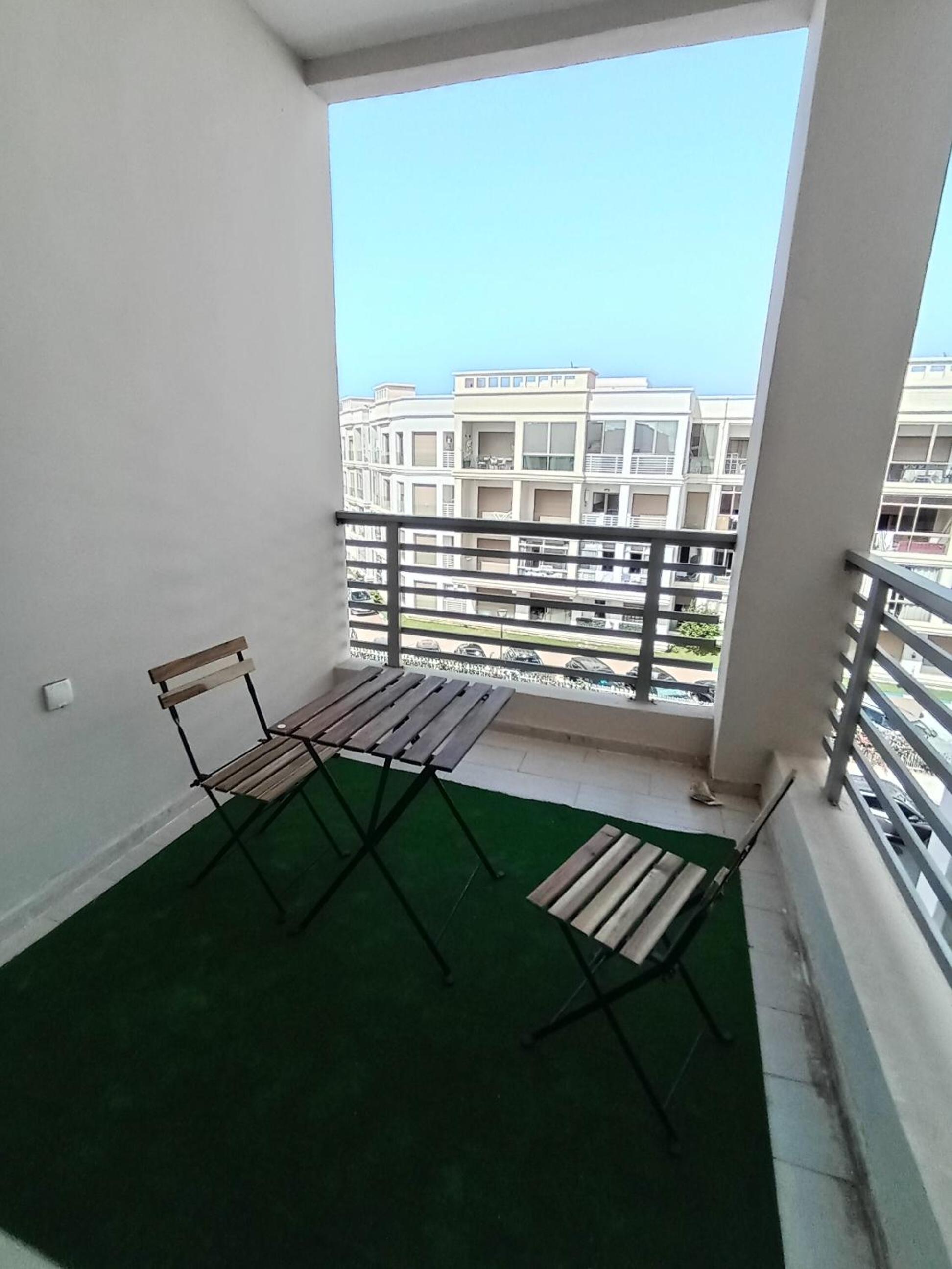 Two-Bedroom Apartment with Pool View photo 2