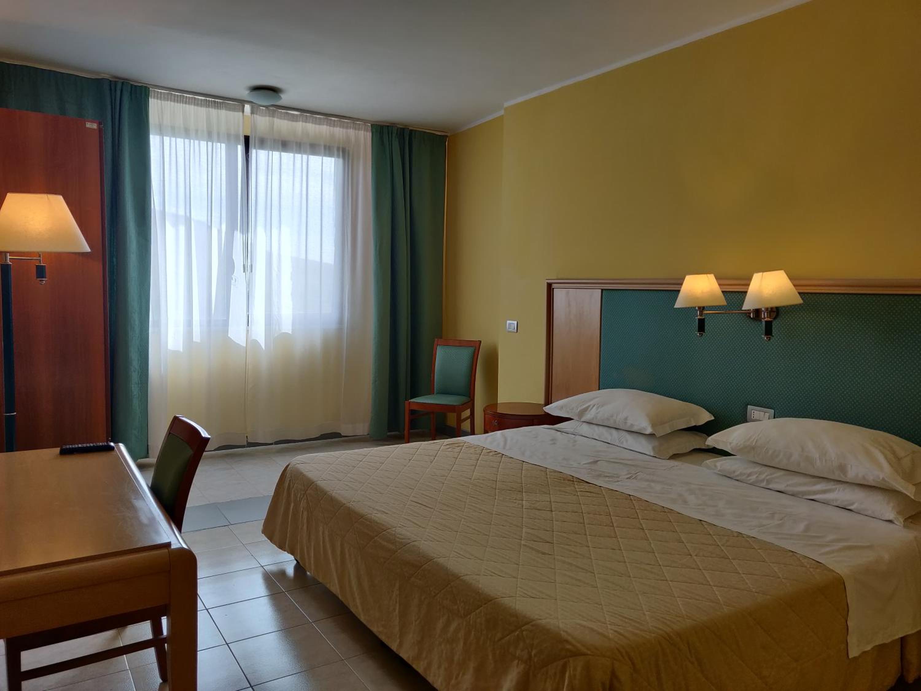Deluxe King Room photo 1