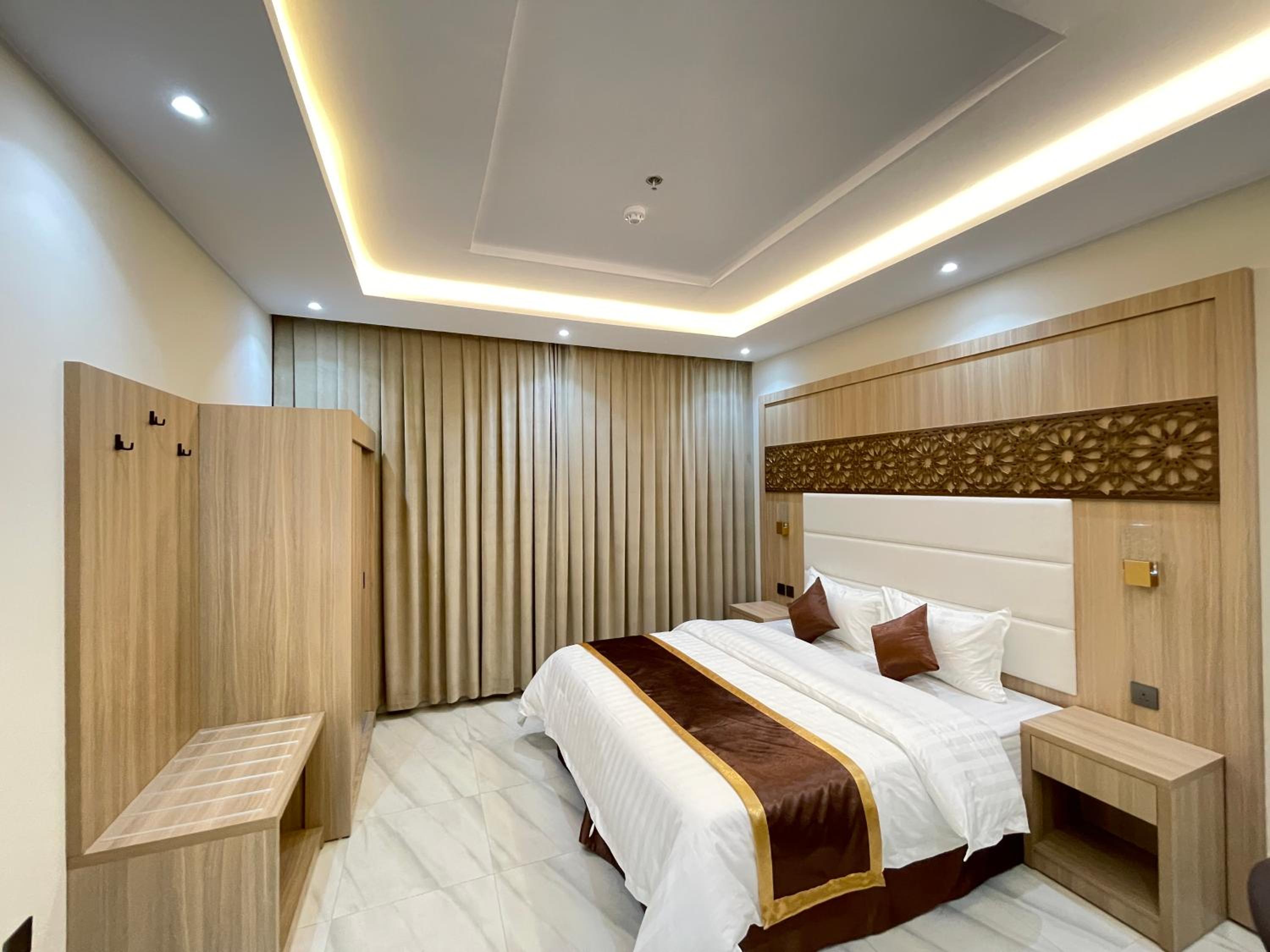 Deluxe Room (2 Adults + 1 Child)