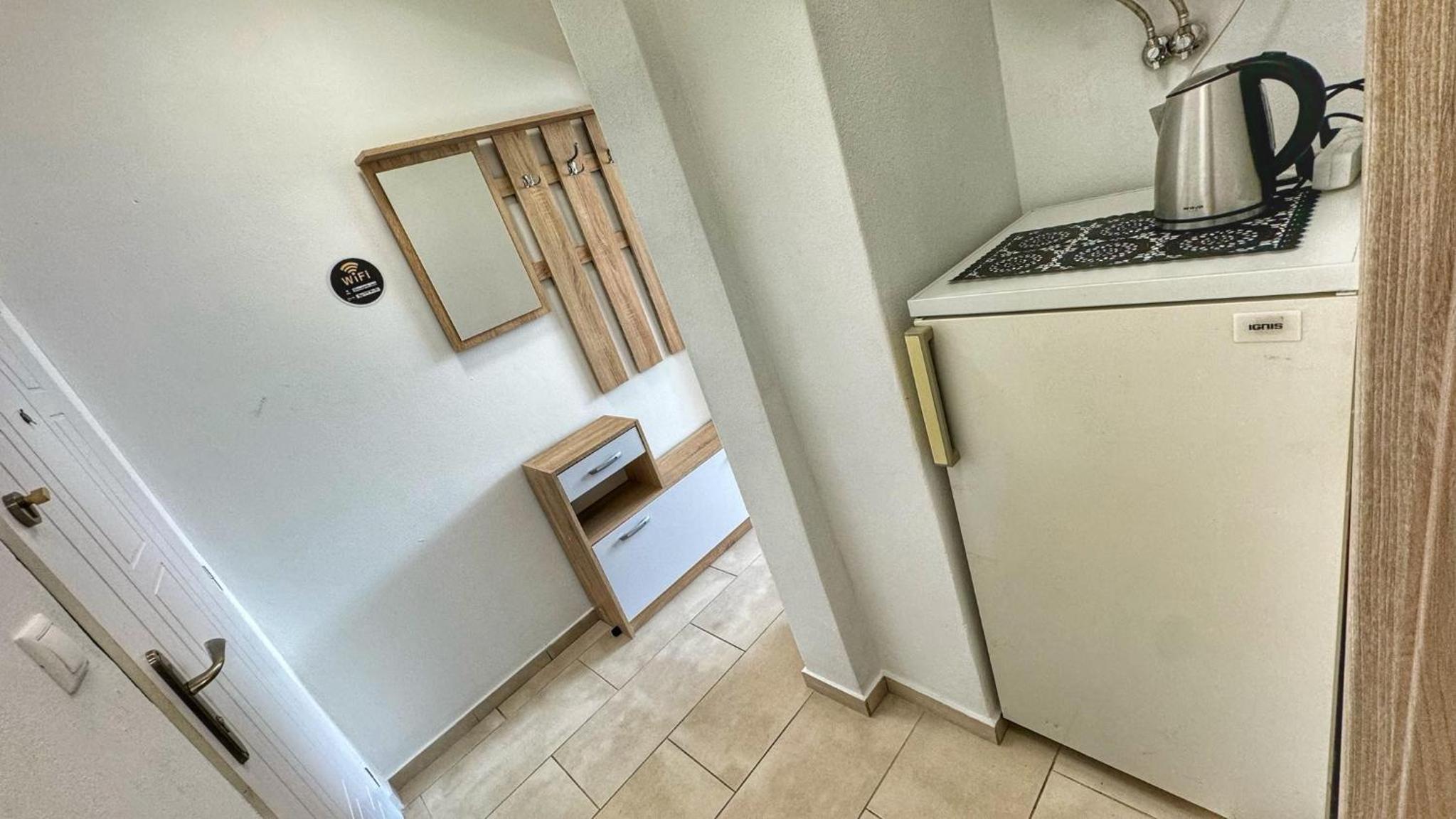 One-Bedroom Apartment - Photo 3