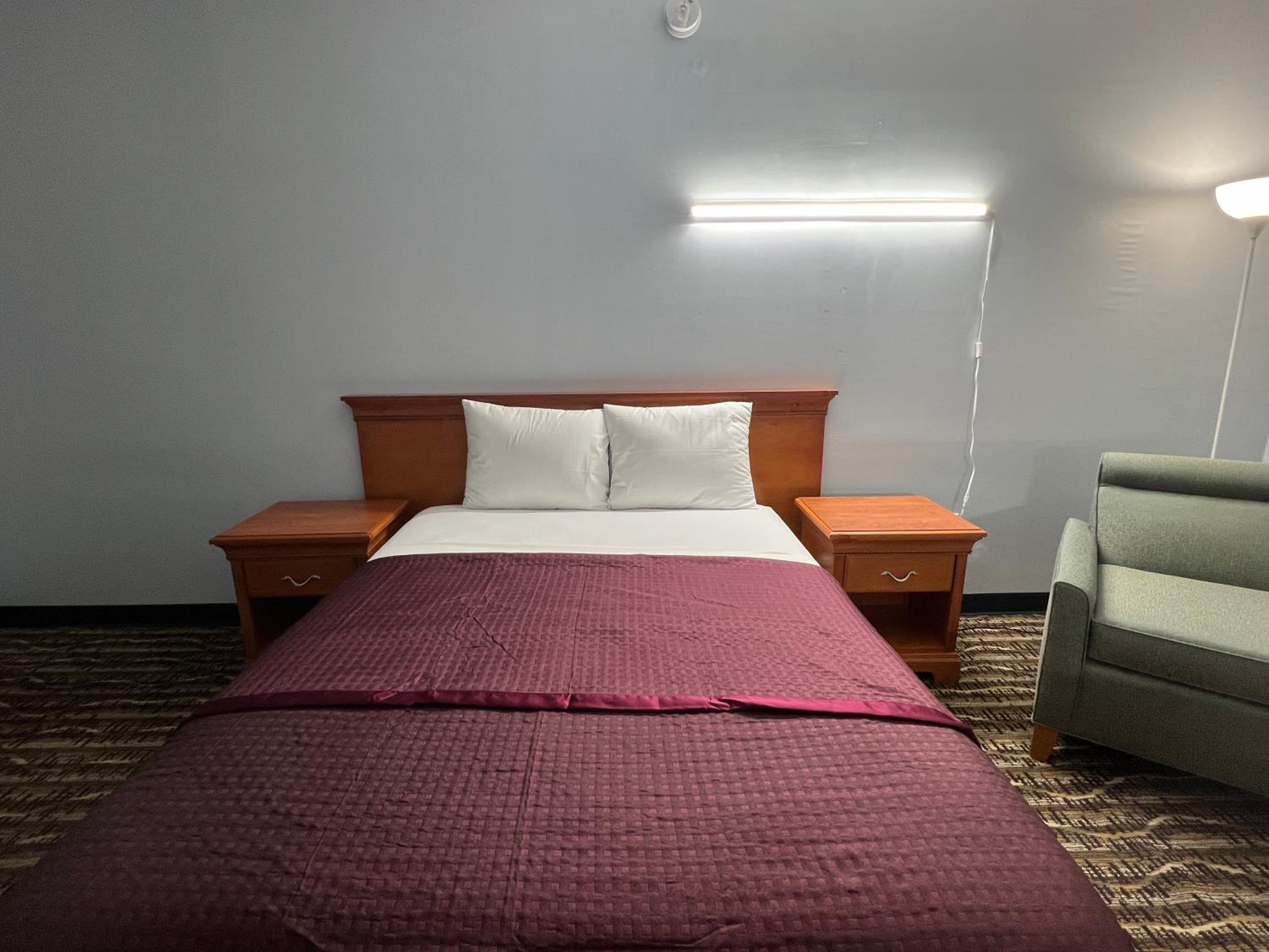 Queen Room photo 3