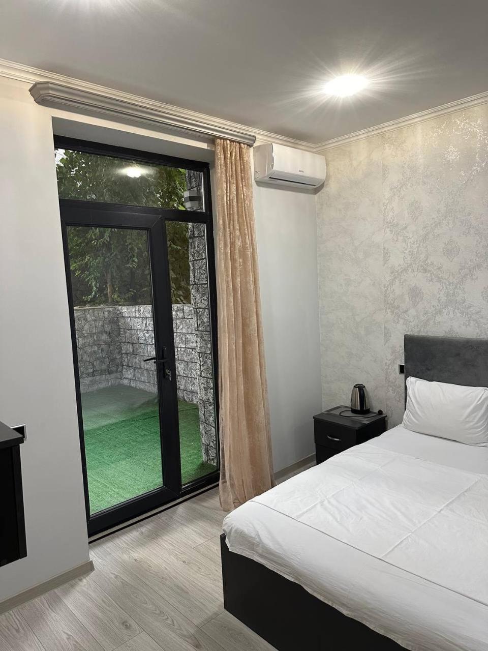 Deluxe Double Room with Balcony photo 3