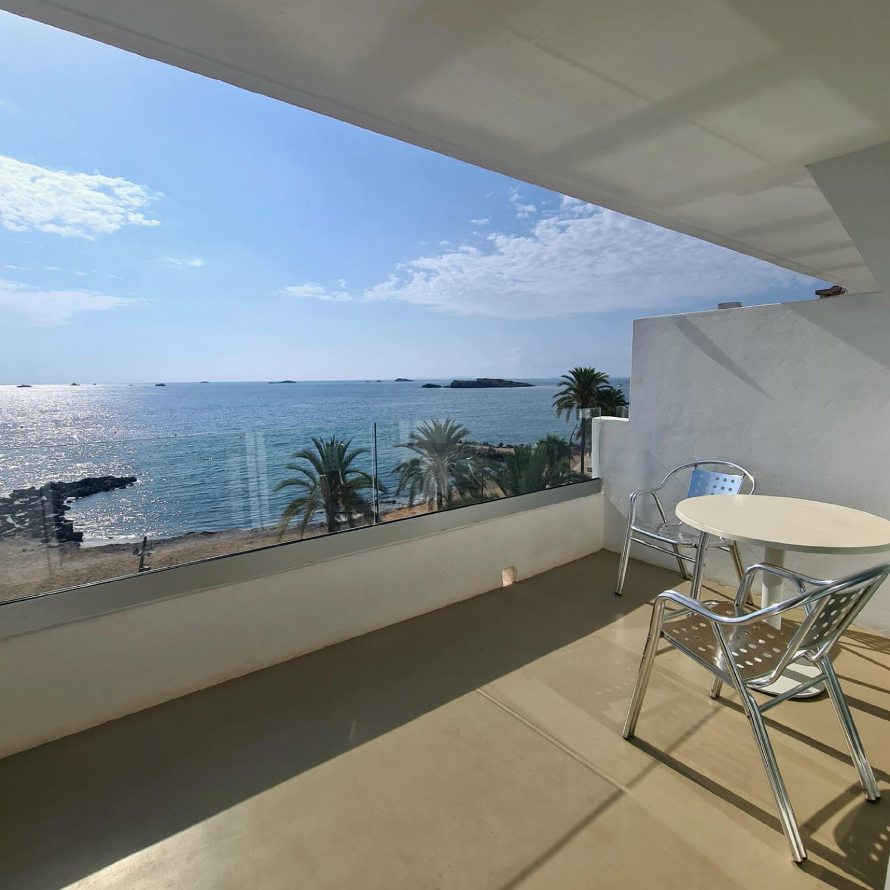 One-Bedroom Apartment with Sea View photo 3