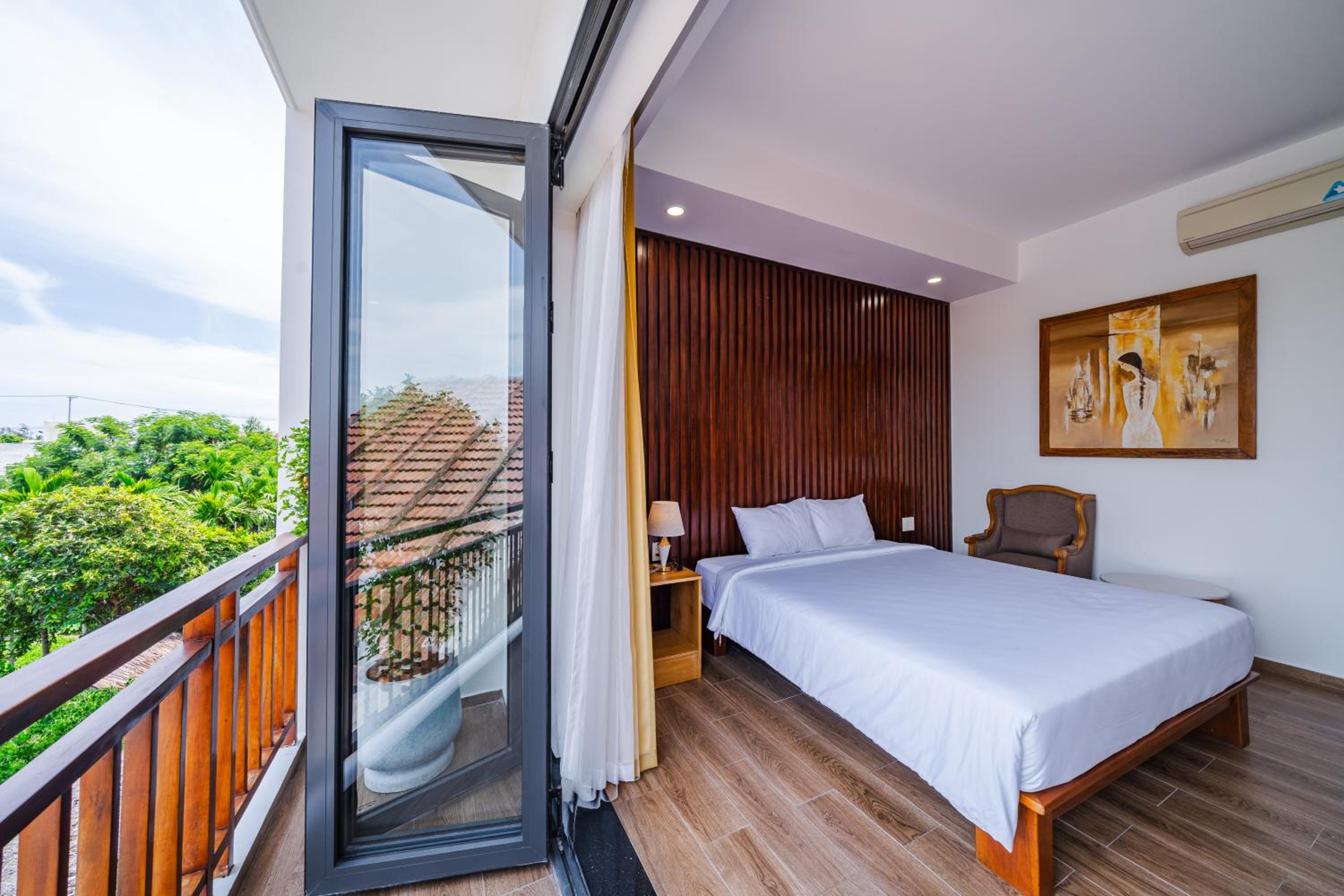 King Room With Balcony