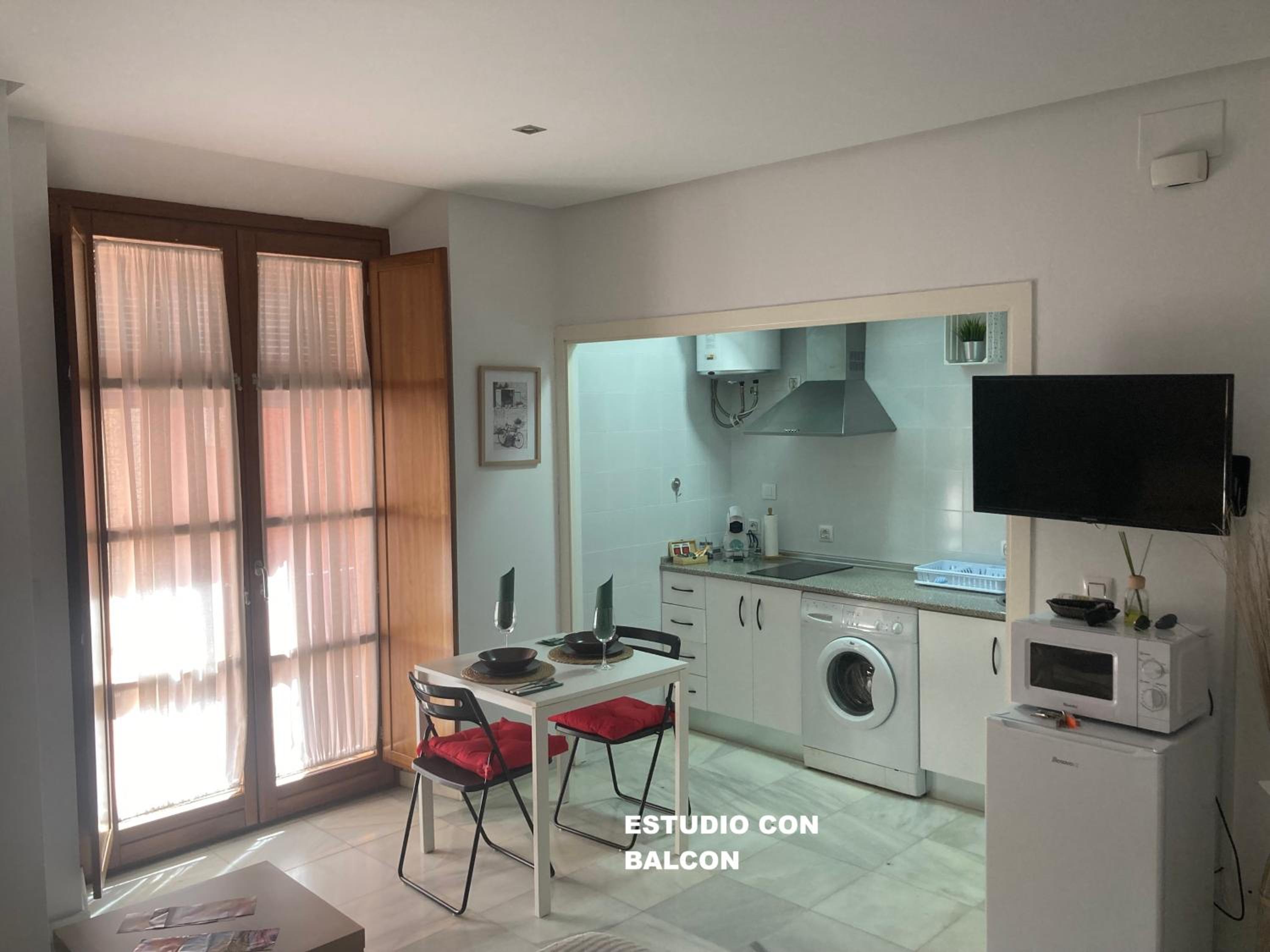 Studio with Balcony - Photo 7