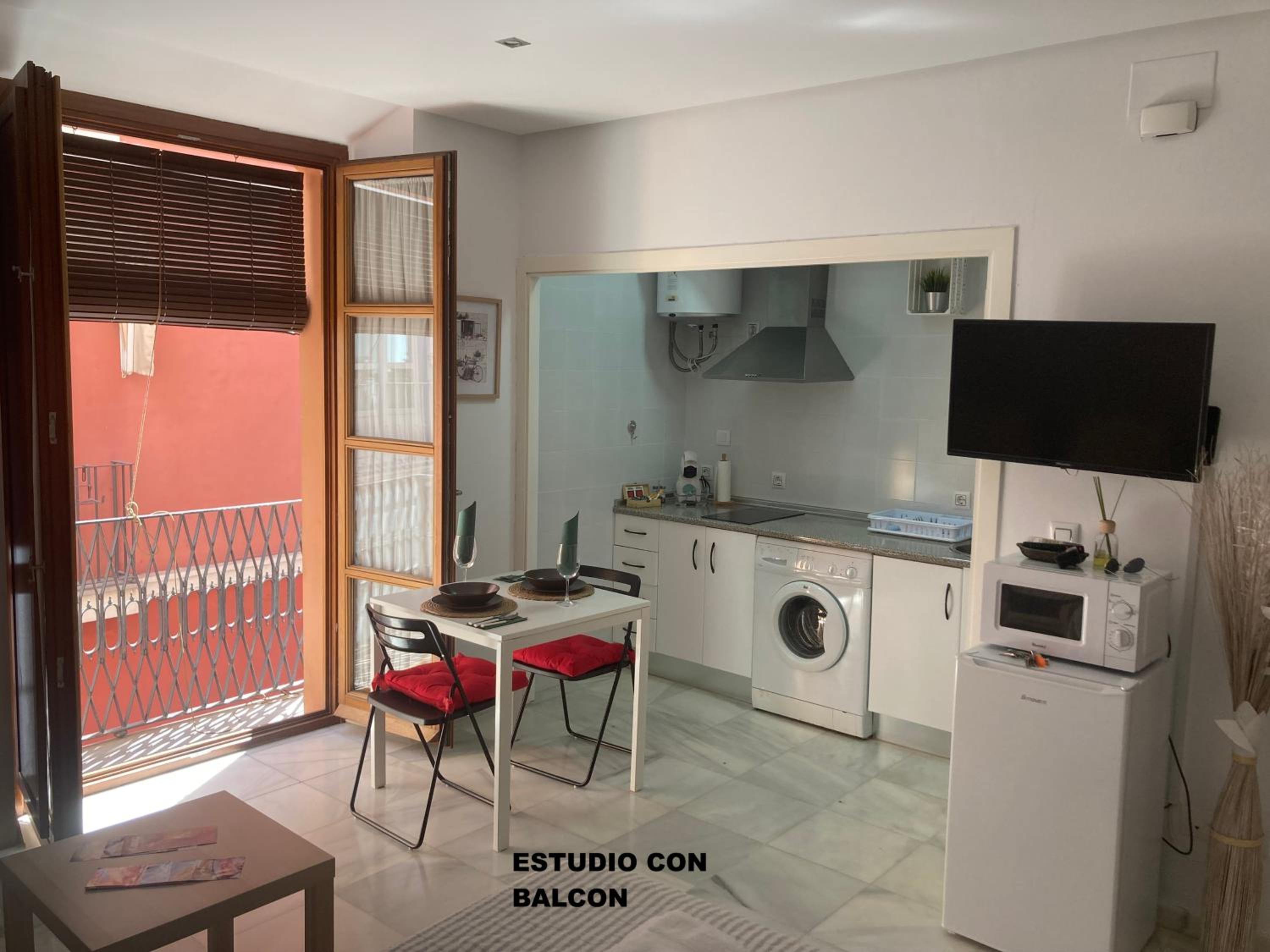 Studio with Balcony - Photo 6