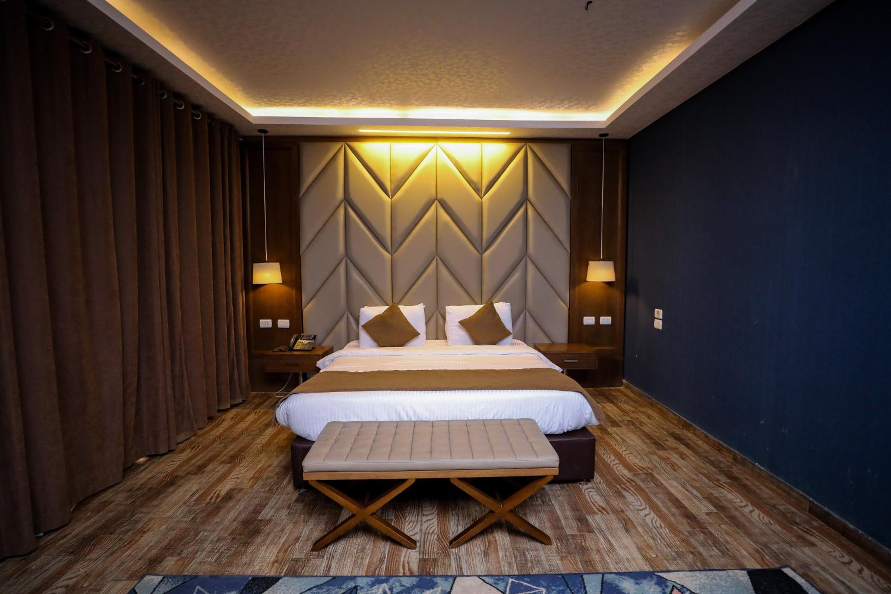 Deluxe Double Room with Balcony photo 2
