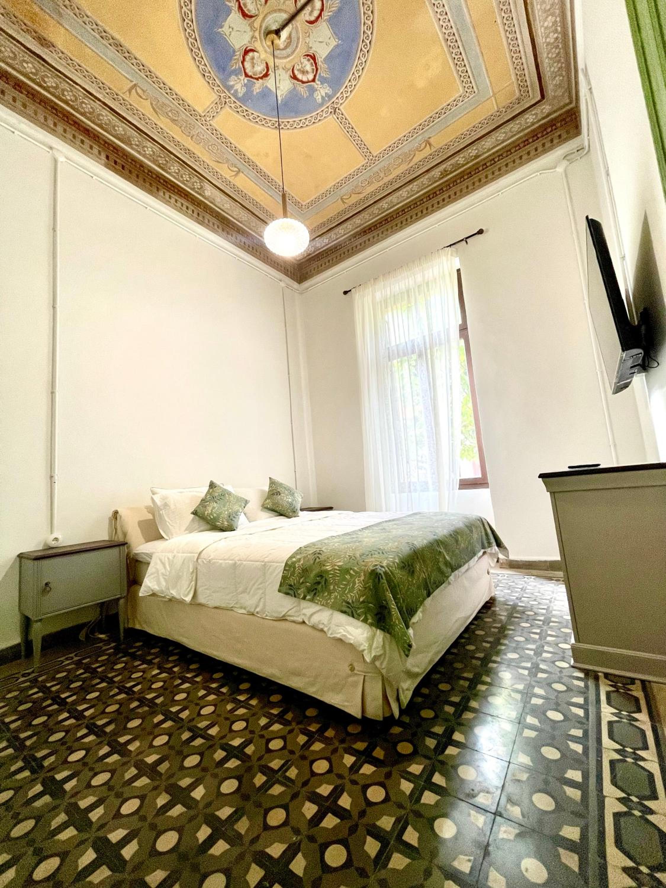 Three-Bedroom Deluxe Apartment