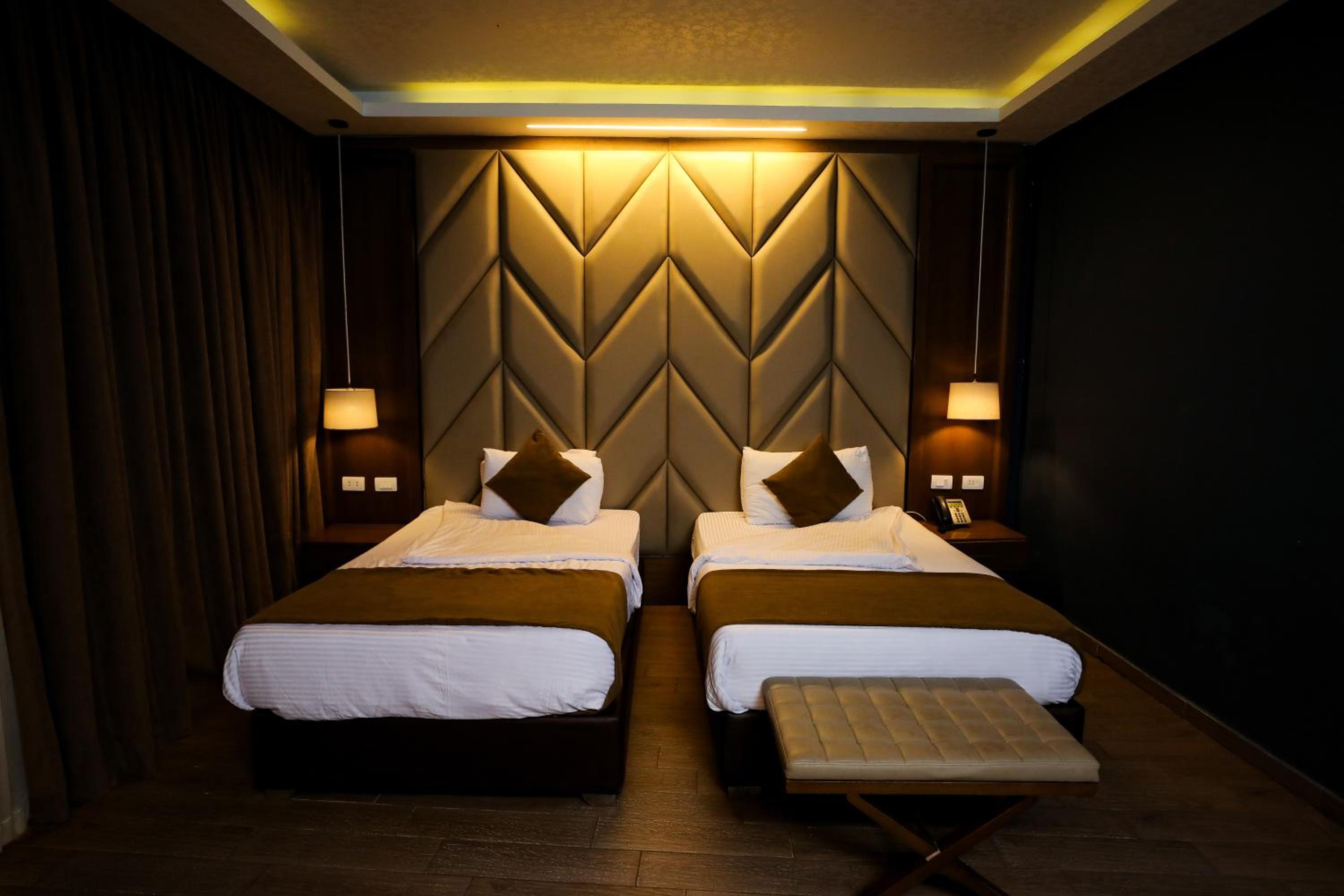Deluxe Double Room with Balcony photo 3
