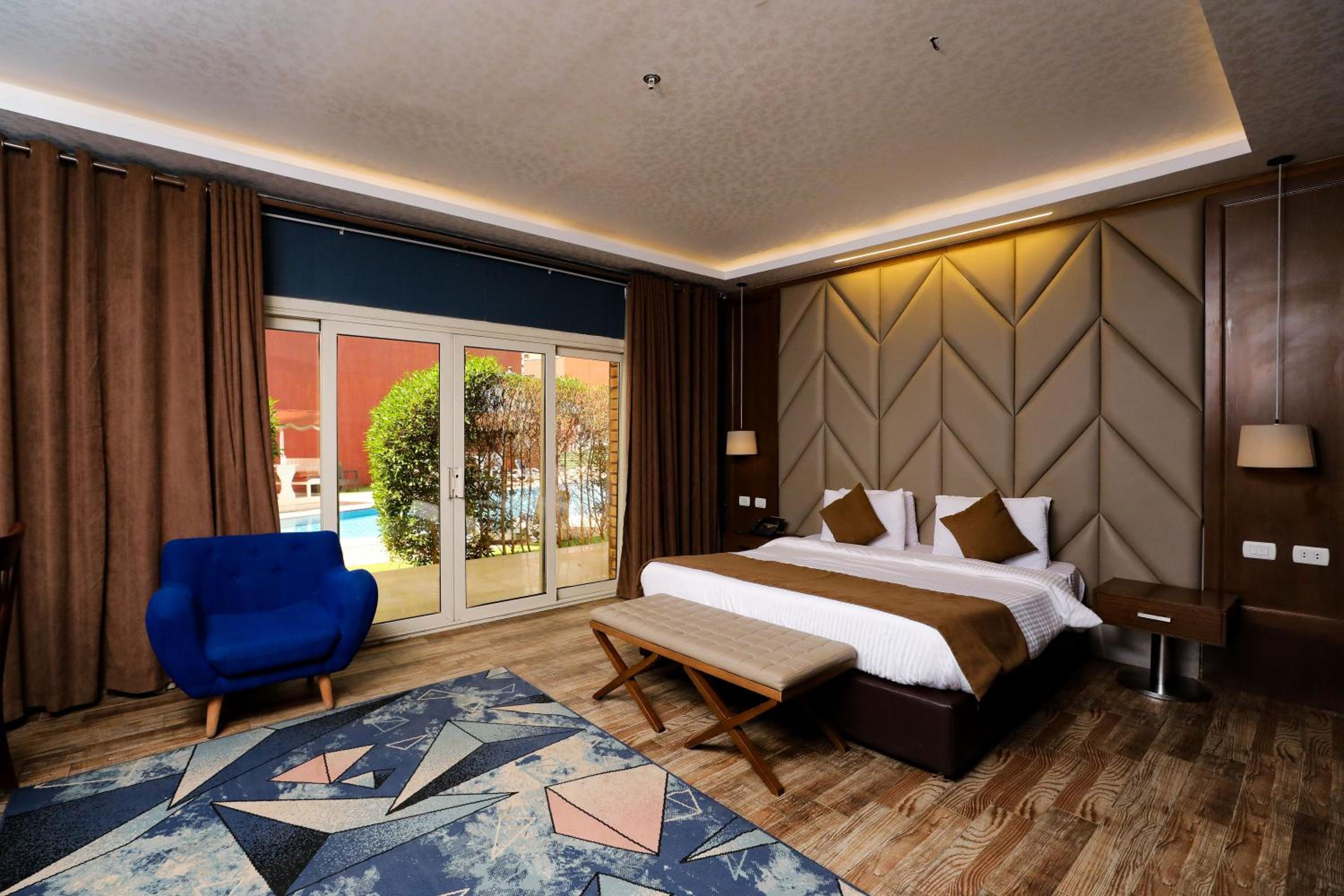 Junior Suite with Pool View photo 2