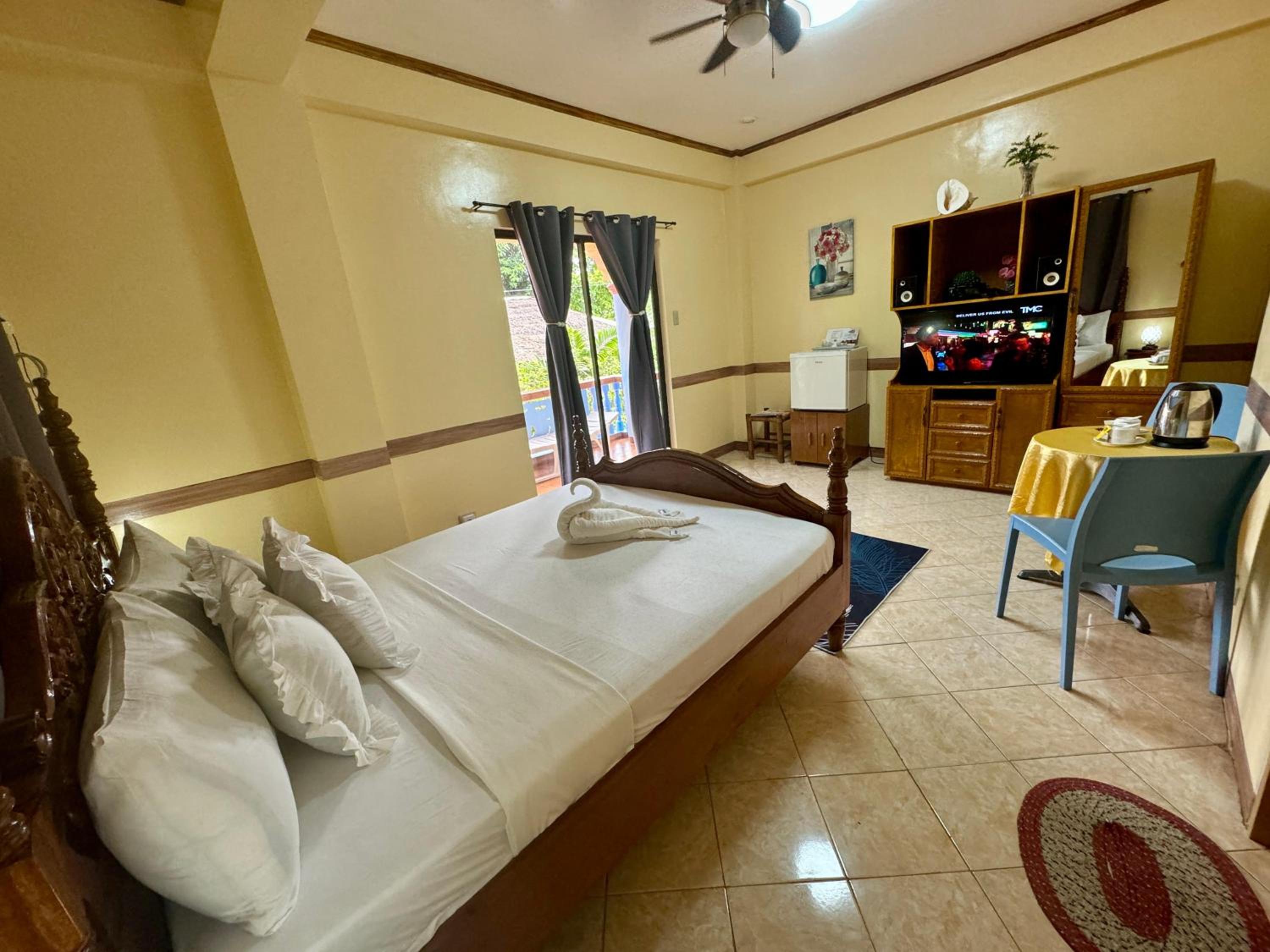 Large Double Room - Photo 6