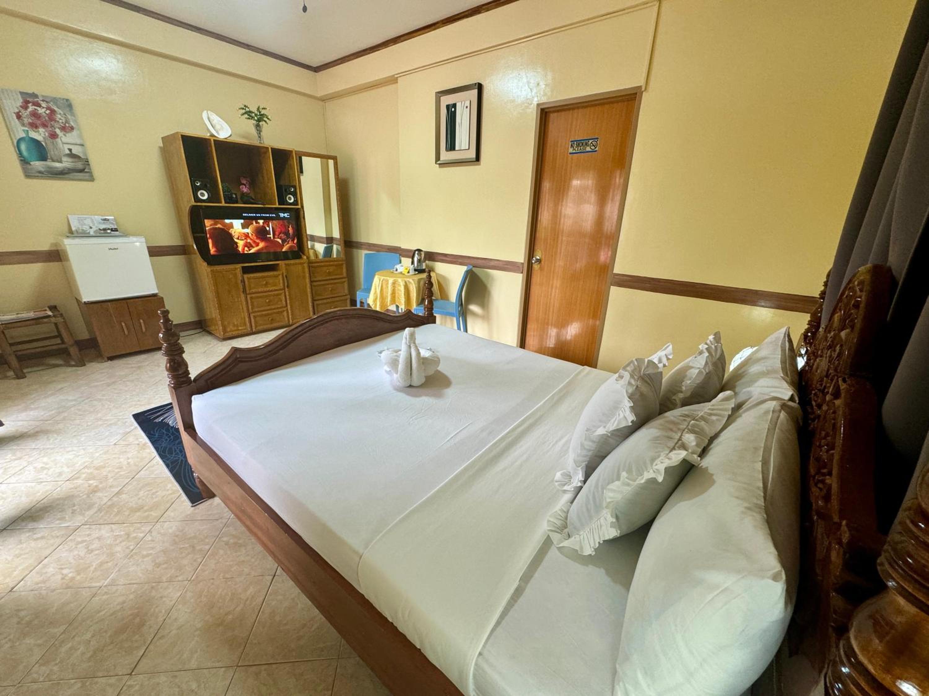 Large Double Room - Photo 7