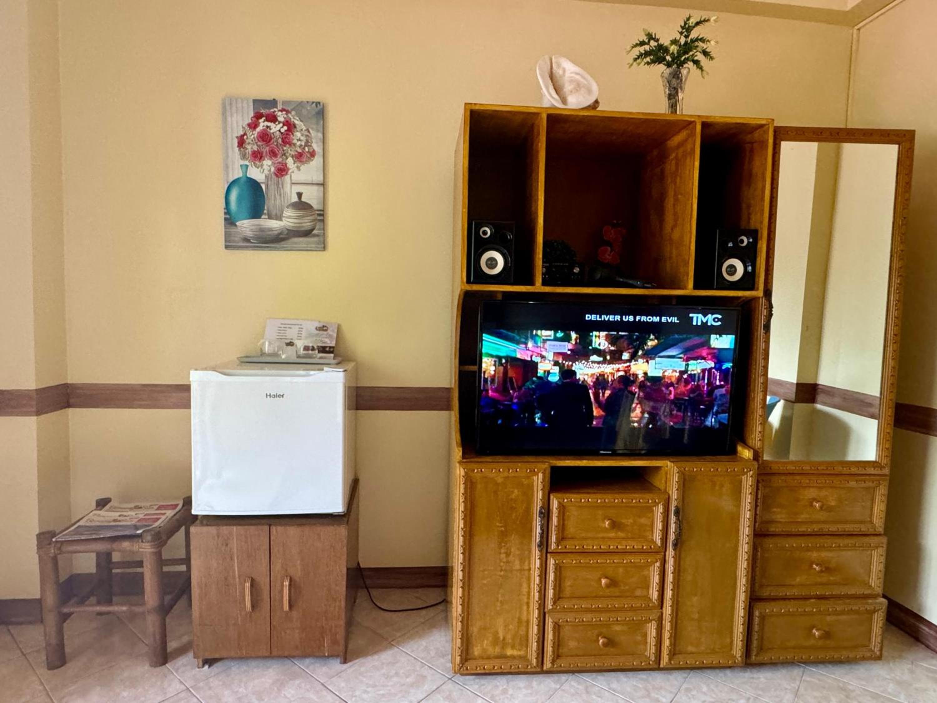 Large Double Room - Photo 9