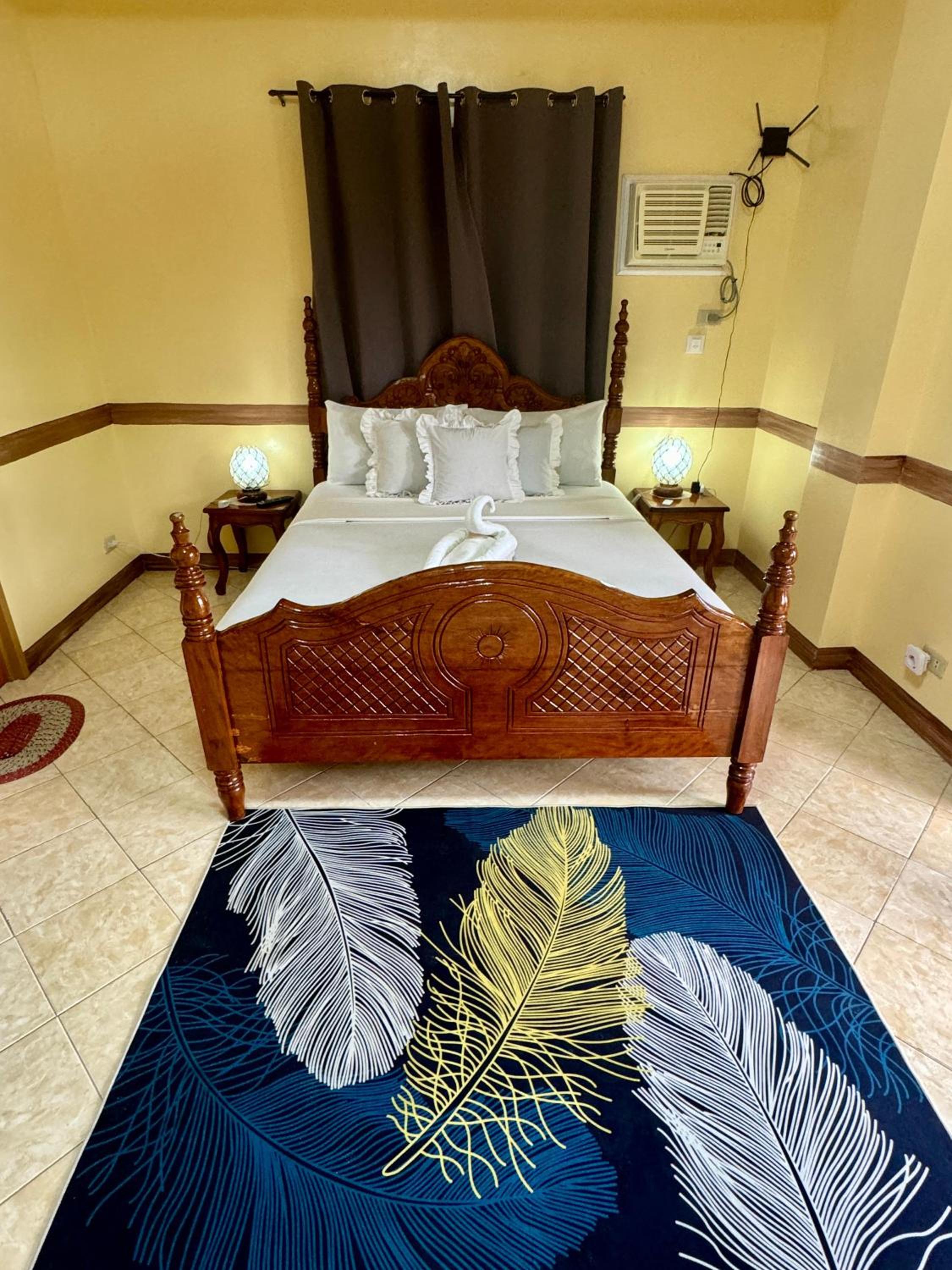 Large Double Room - Photo 1