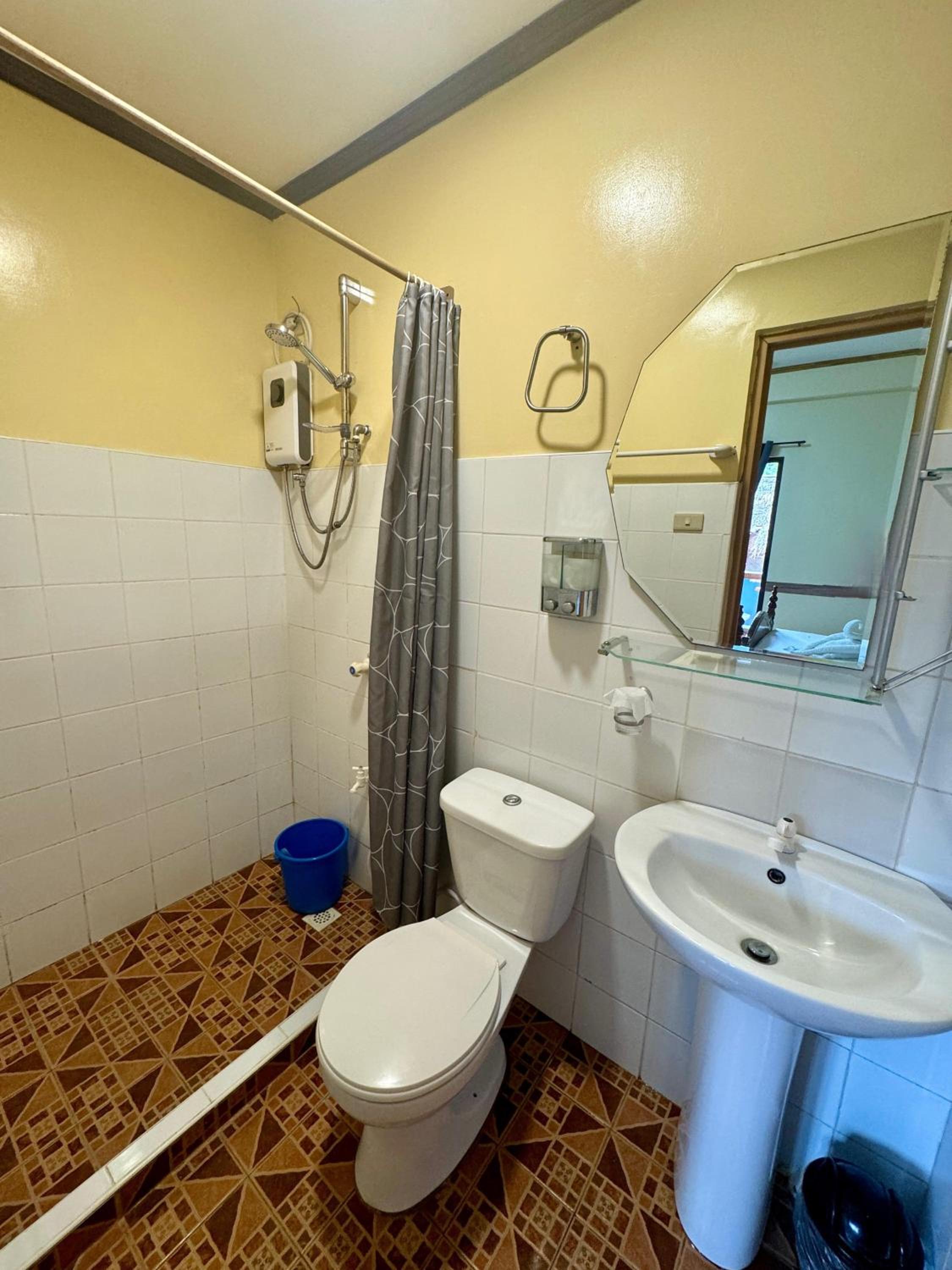 Large Double Room - Photo 3