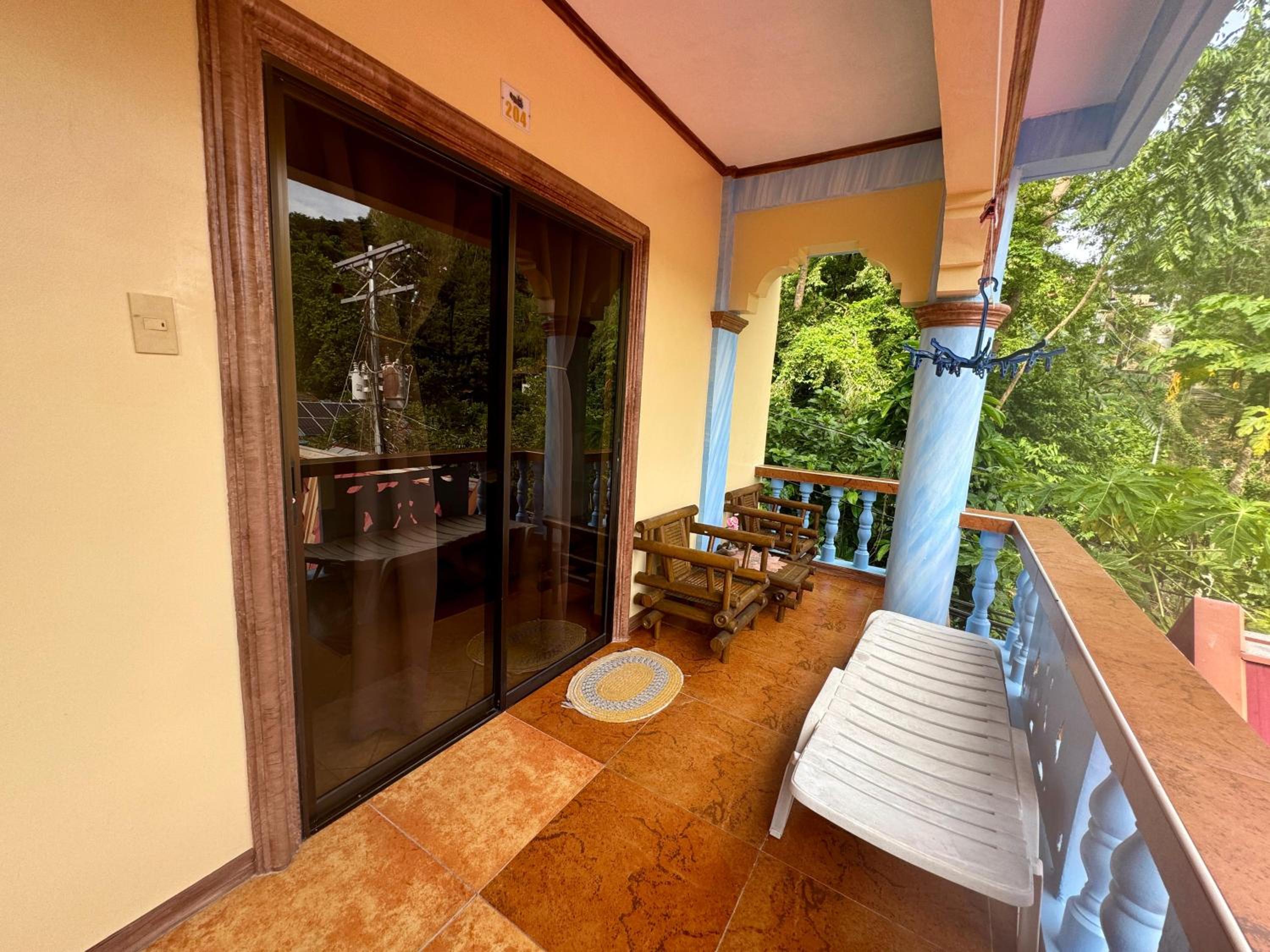 Large Double Room - Photo 4