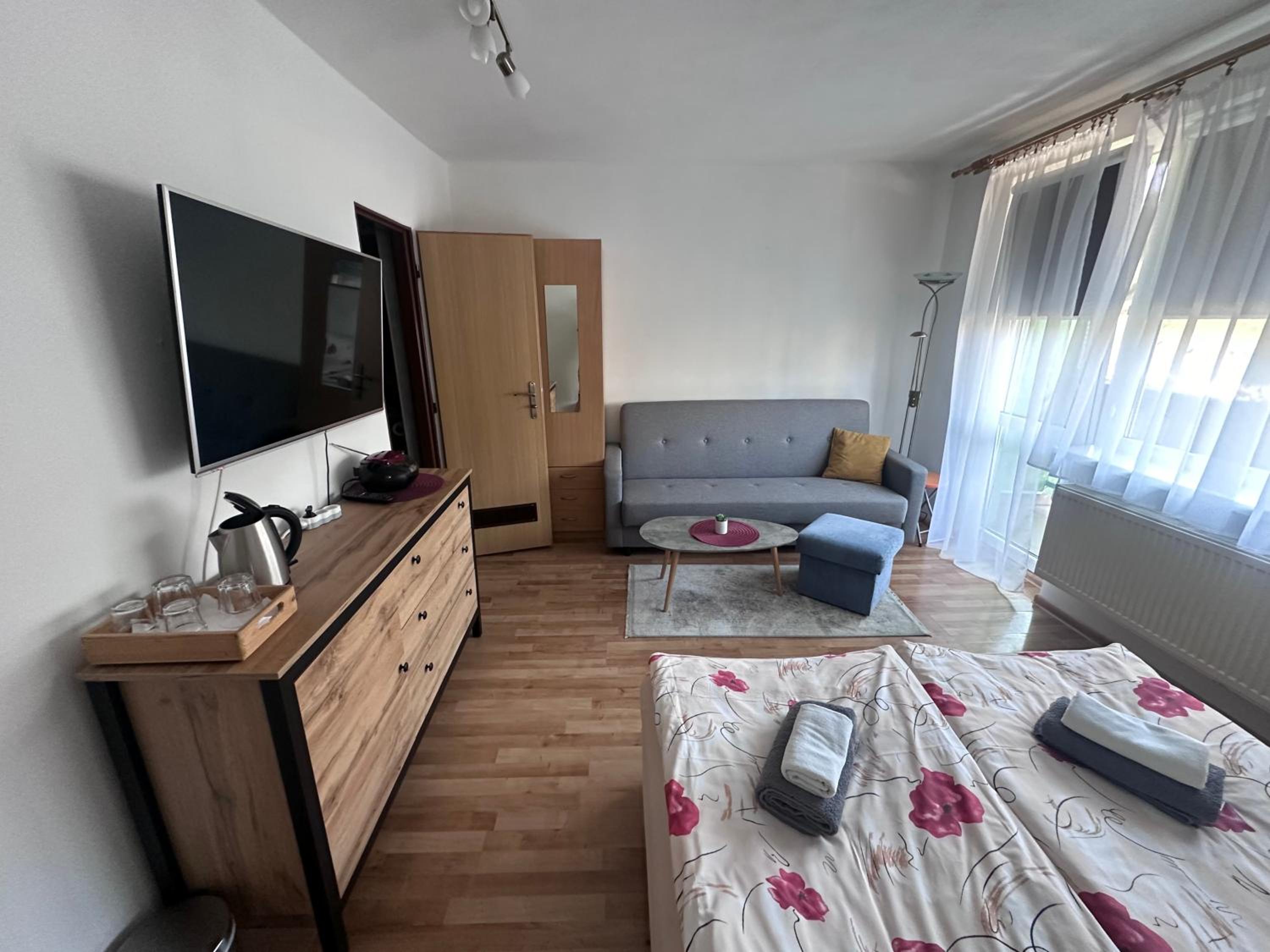 Double Room with Balcony - Photo 2