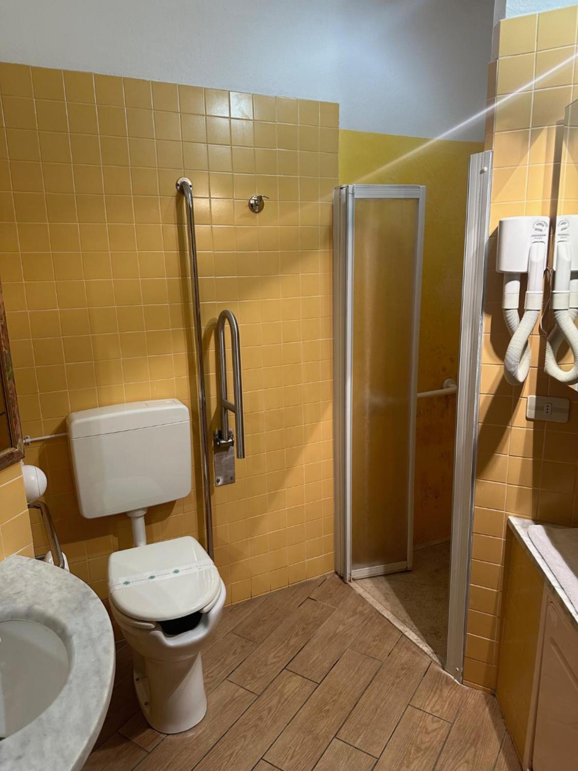 Double Room - Disability Access photo 2