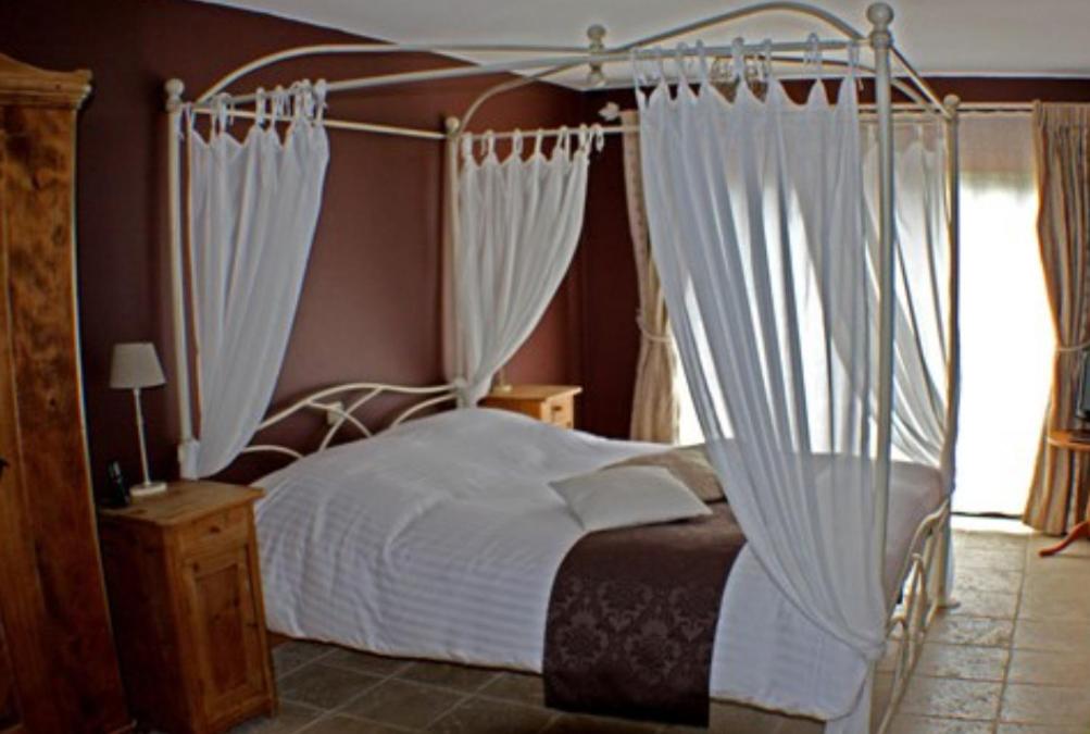 Queen Room with Spa Bath