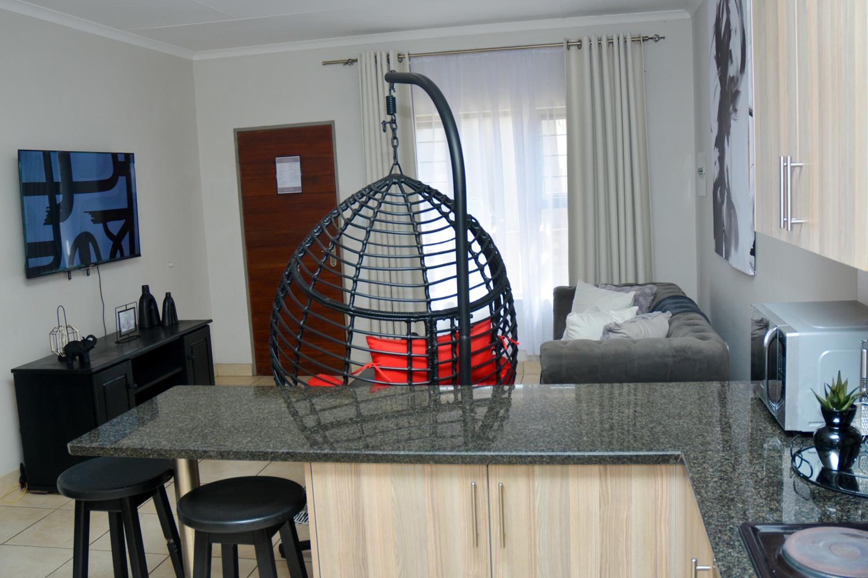Three-Bedroom Apartment photo 2