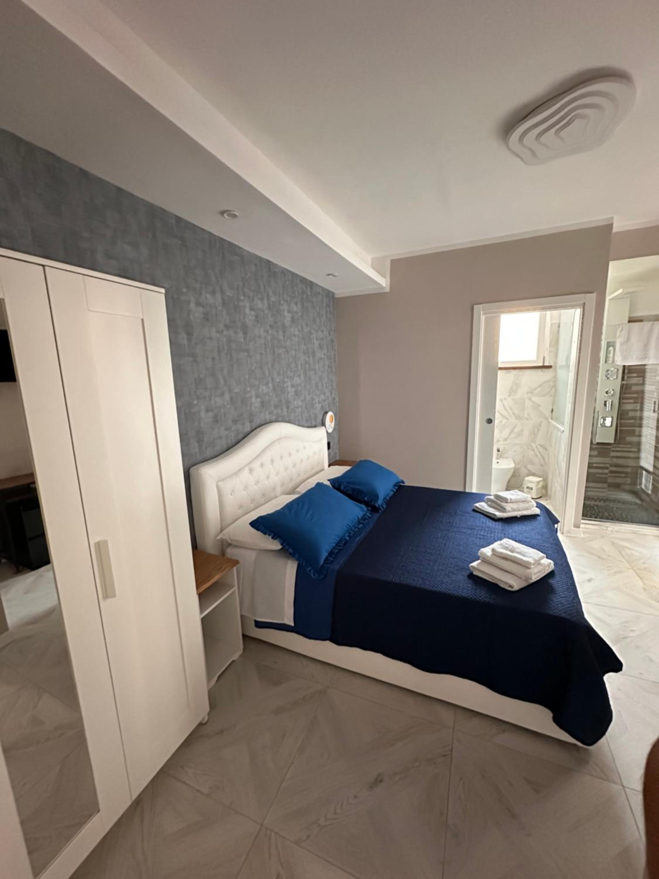 Double Room with Private Bathroom photo 2