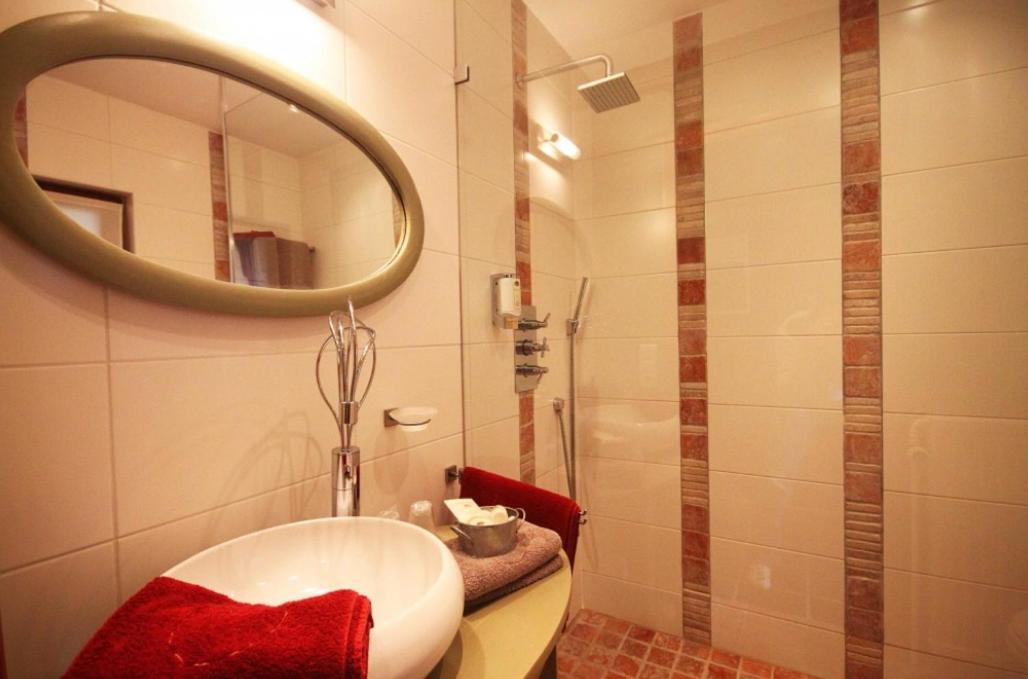 Deluxe Double Room with Shower photo 2