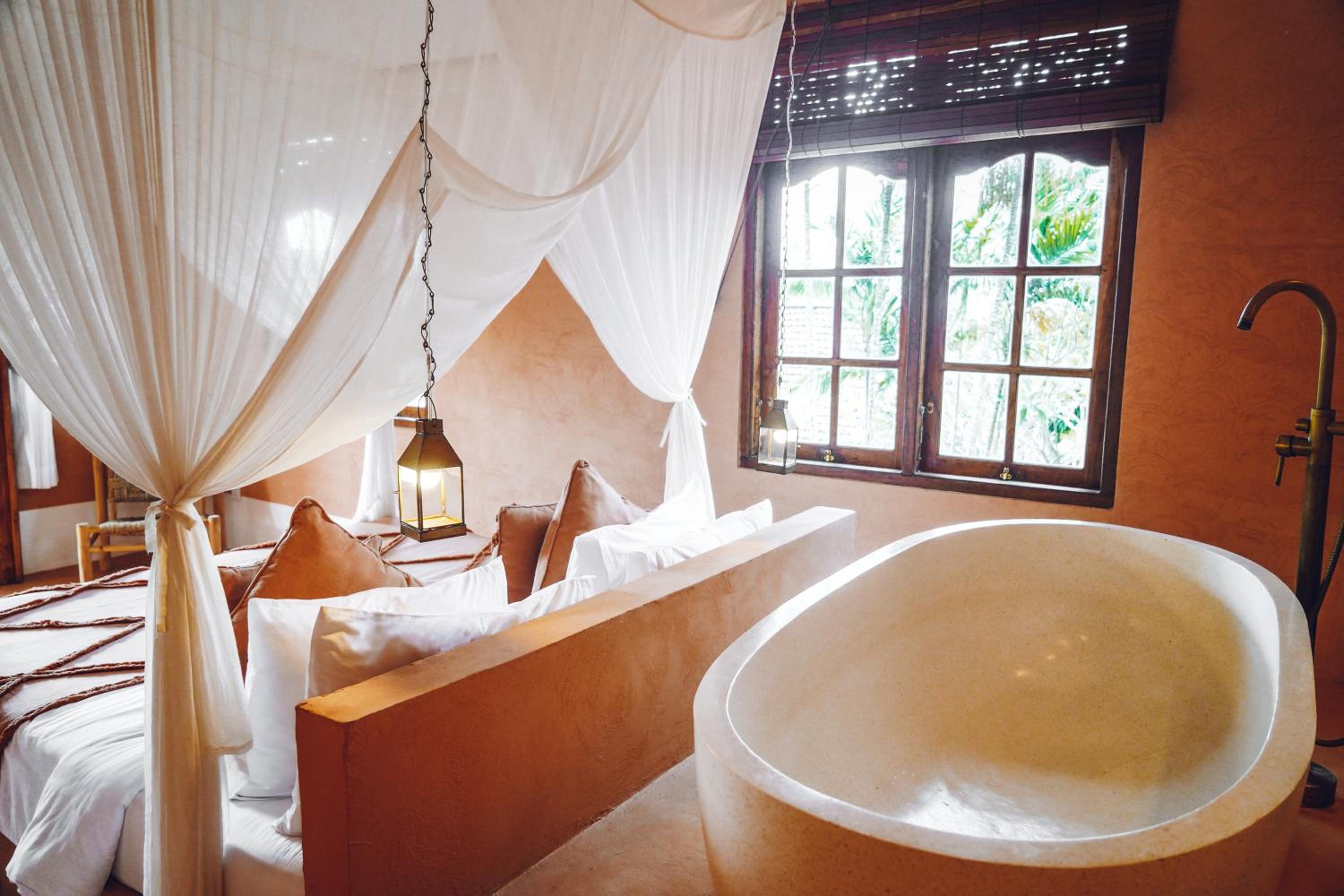 Deluxe Room With Bath - Photo 2