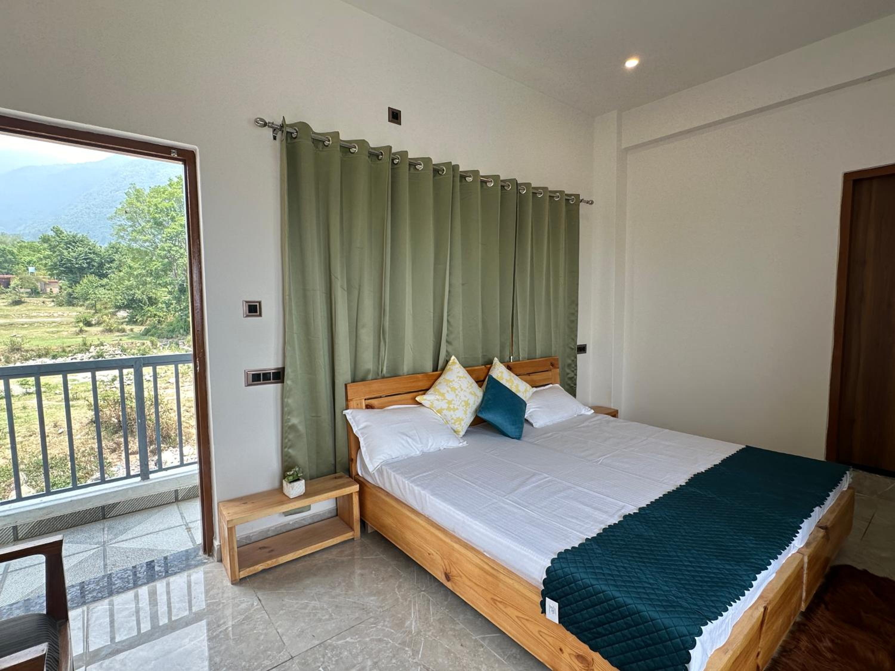 Deluxe Double Room With Balcony photo 2