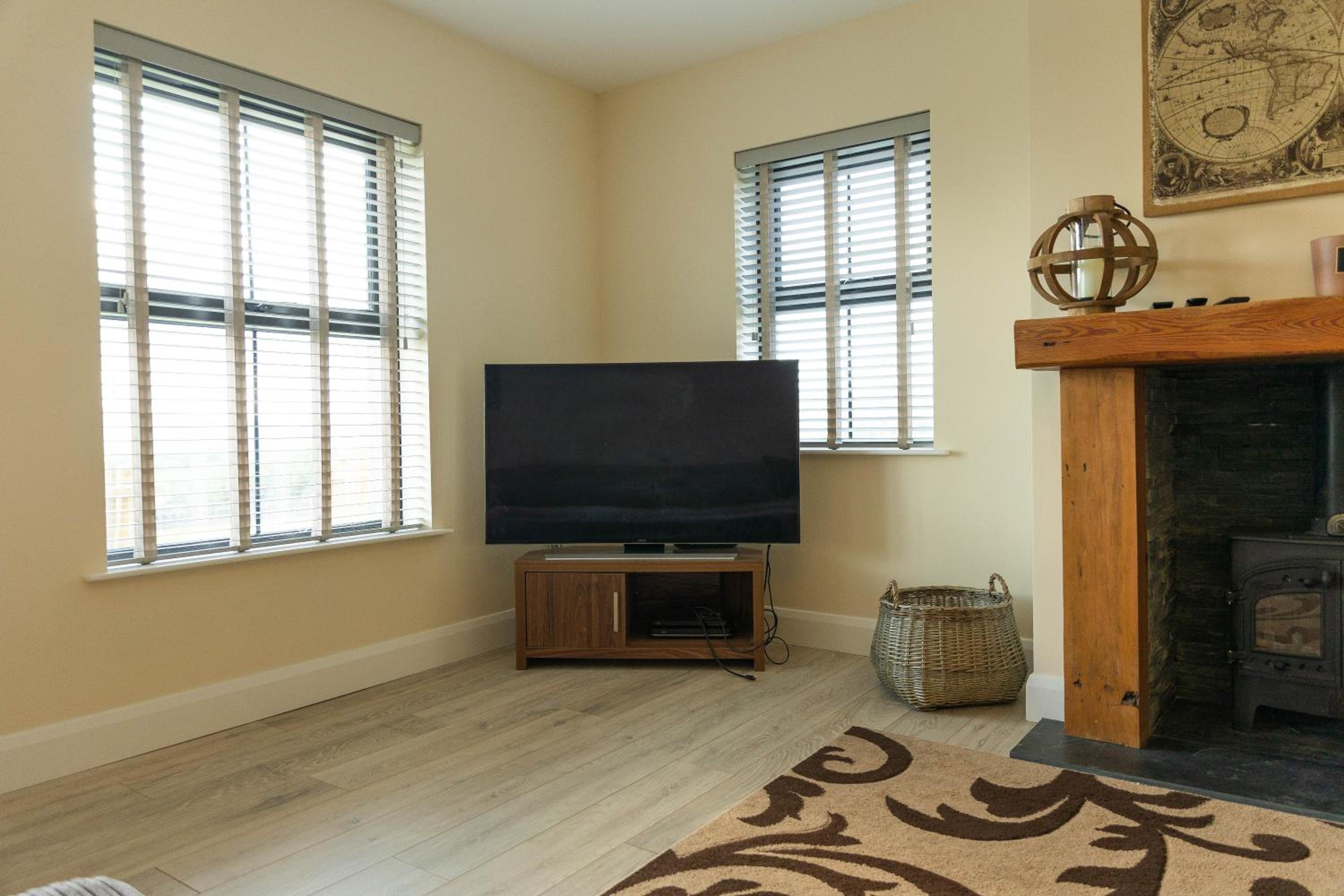 Five-Bedroom House photo 1