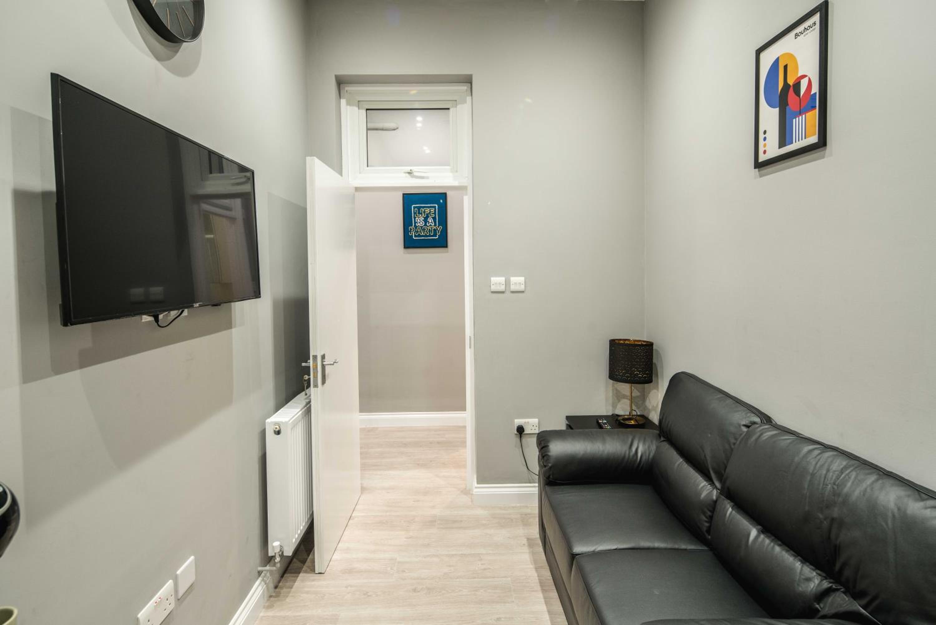 Two-Bedroom Deluxe Apartment photo 1