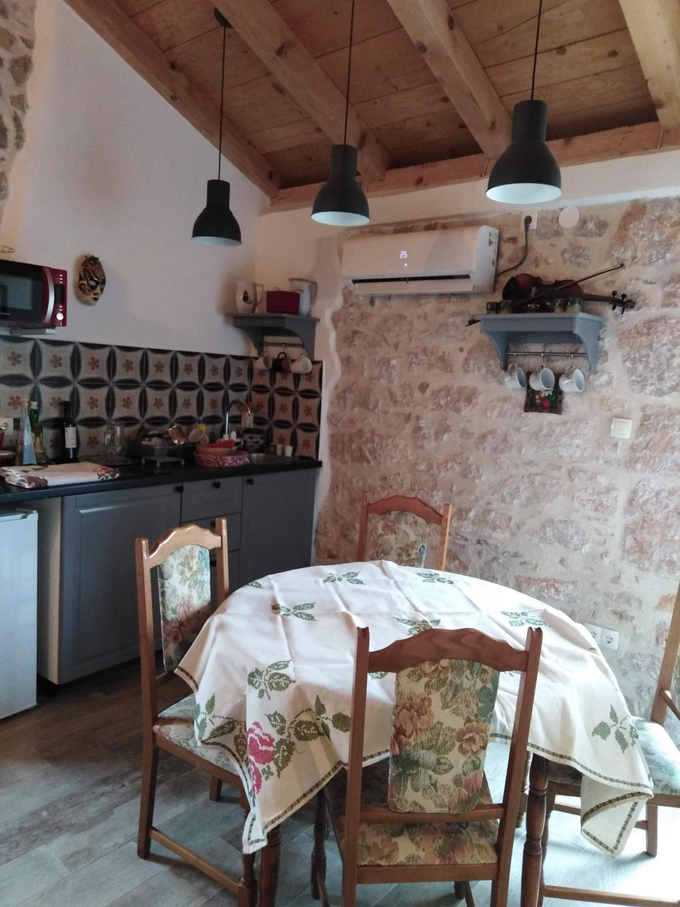 Studio Apartment - Photo 14
