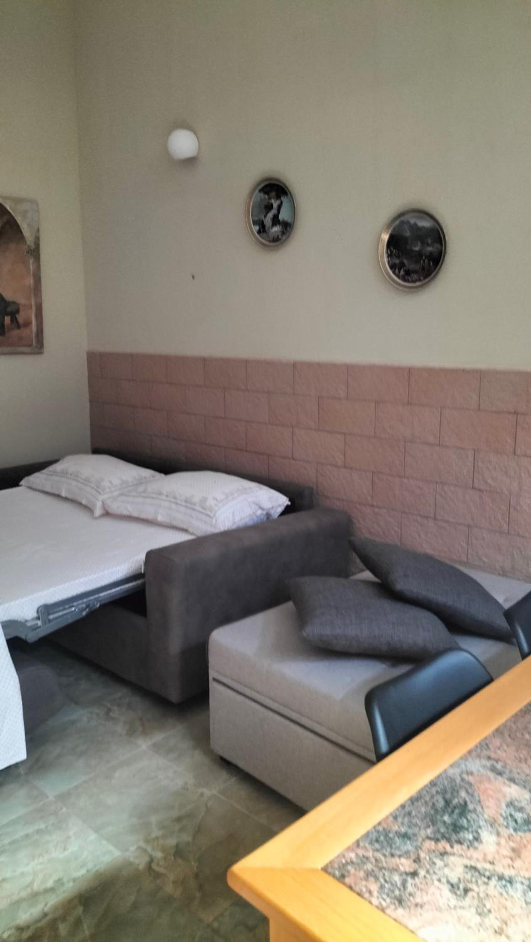 One-Bedroom House - Photo 8