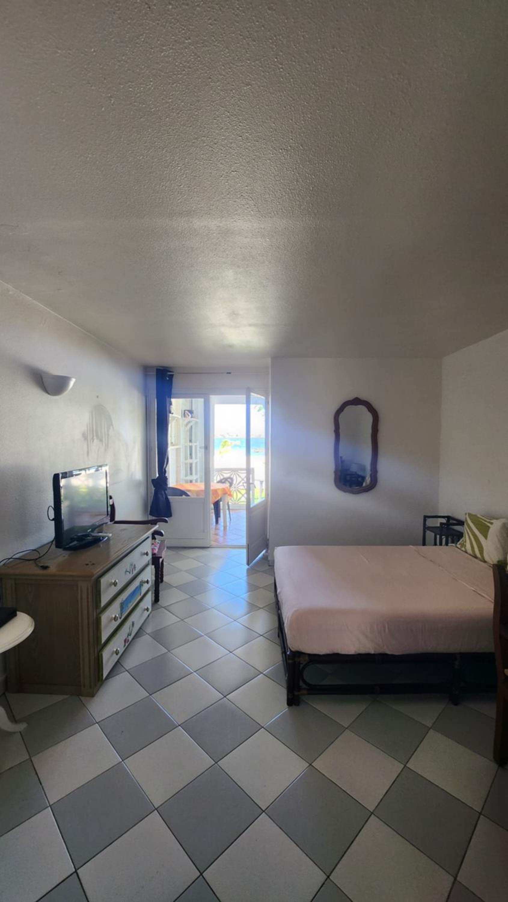 One-Bedroom Apartment photo 3