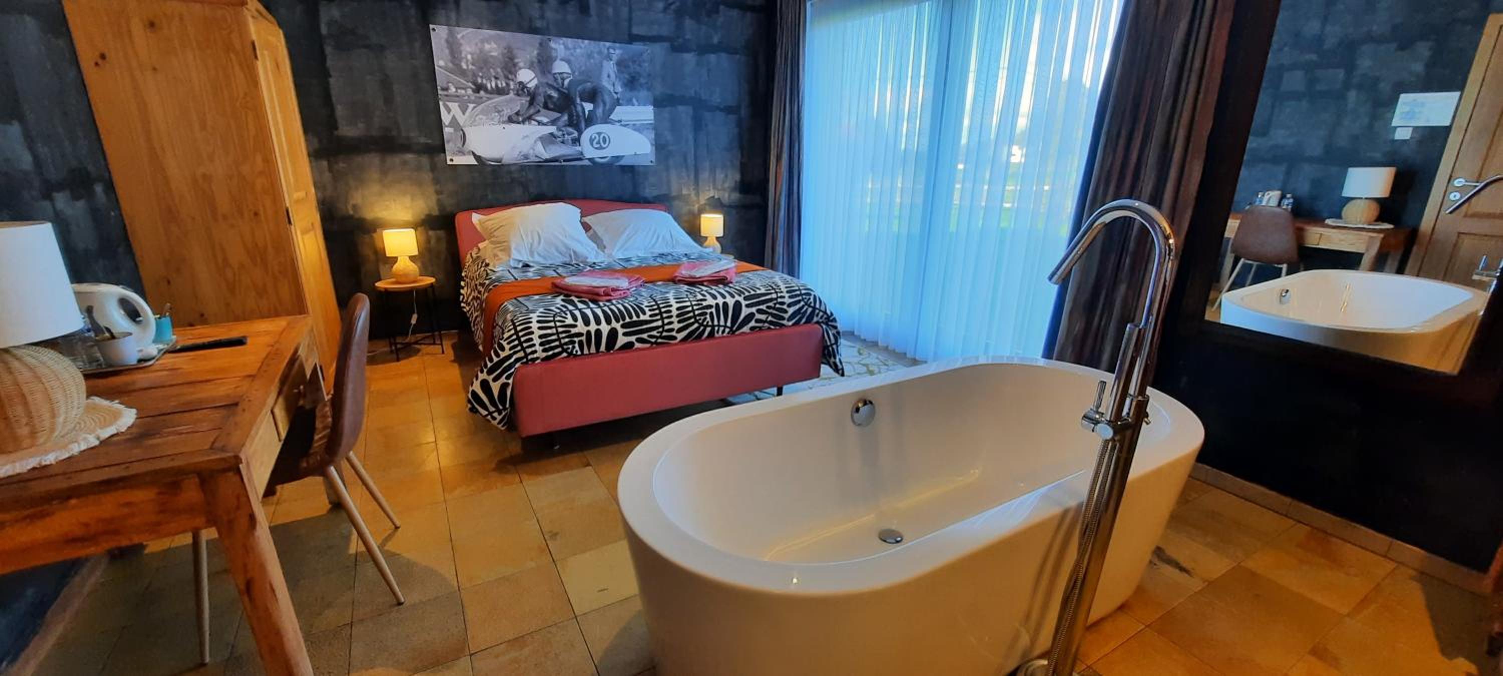 Double Room with Private Bathroom - Photo 3