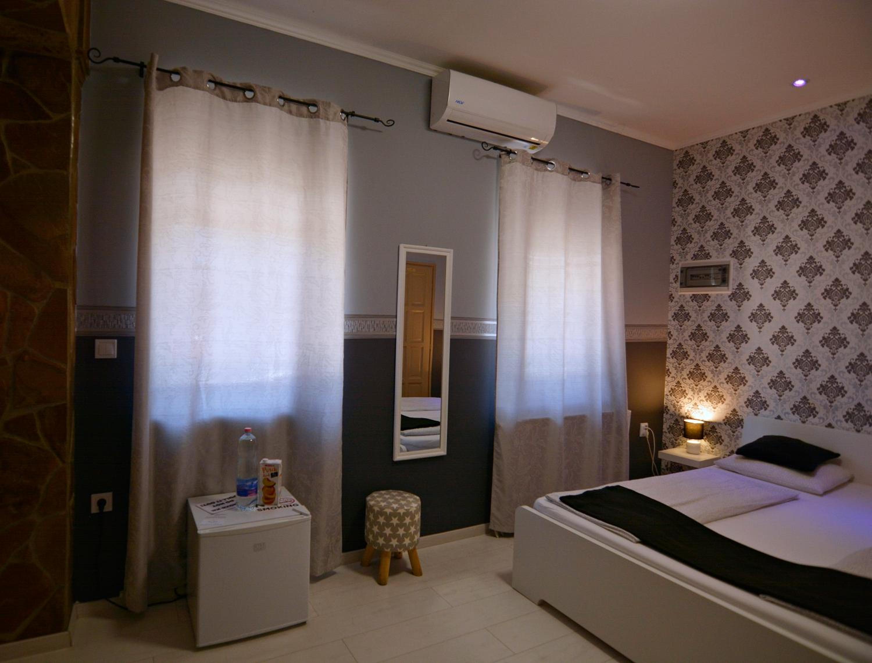 Family Room with Private Bathroom photo 1
