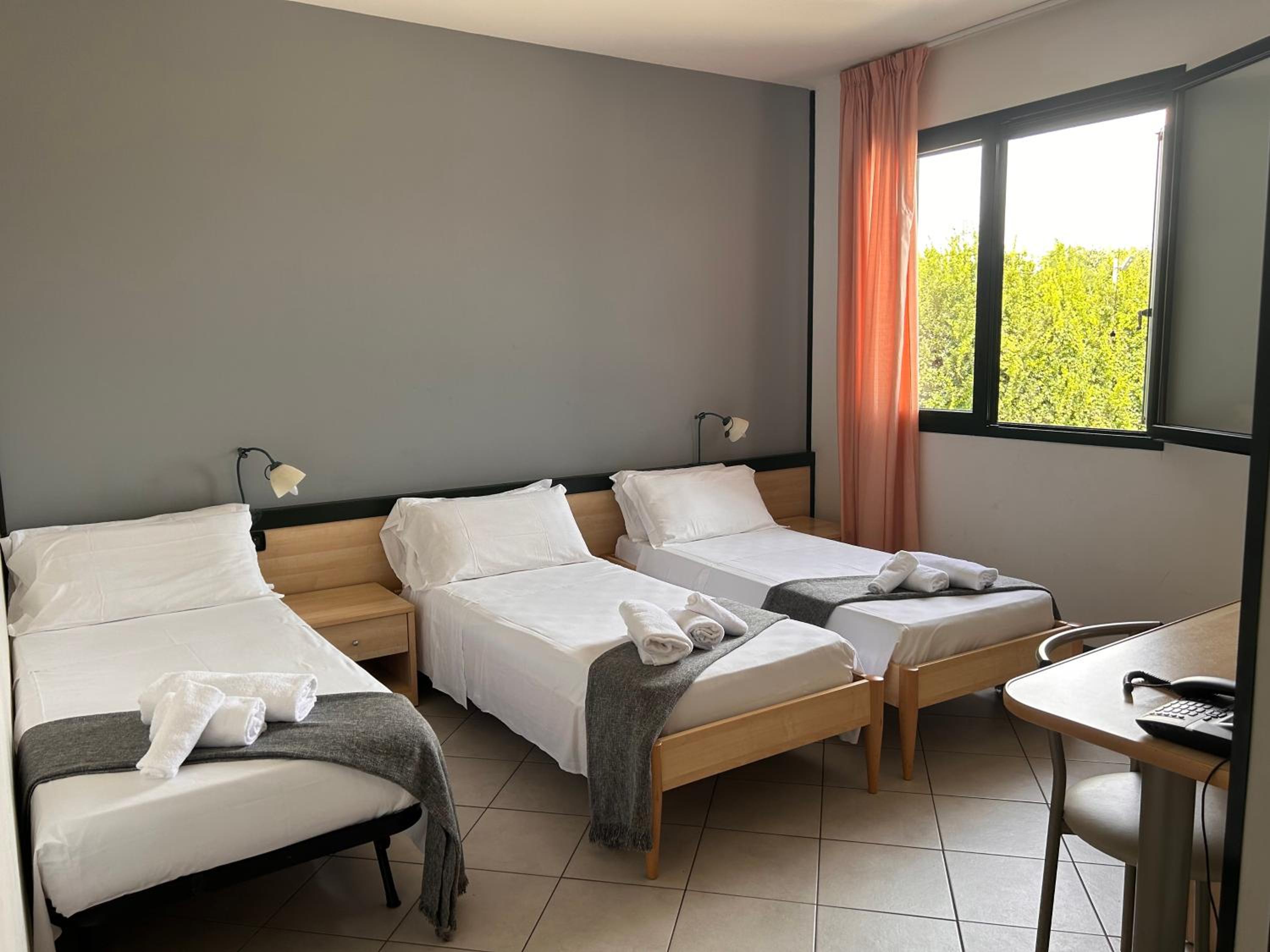 Triple Room with Street View
