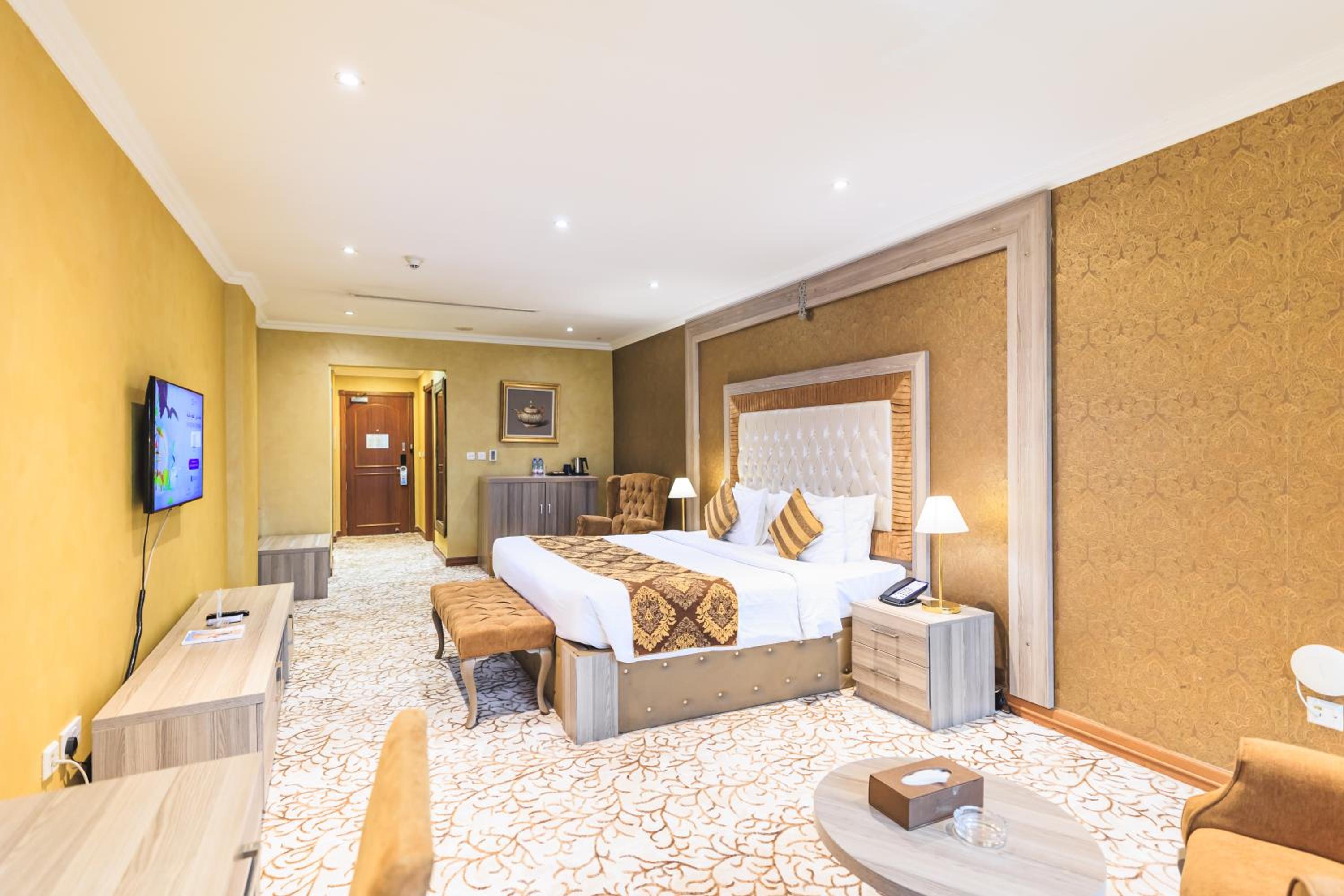 Deluxe King Room photo 3