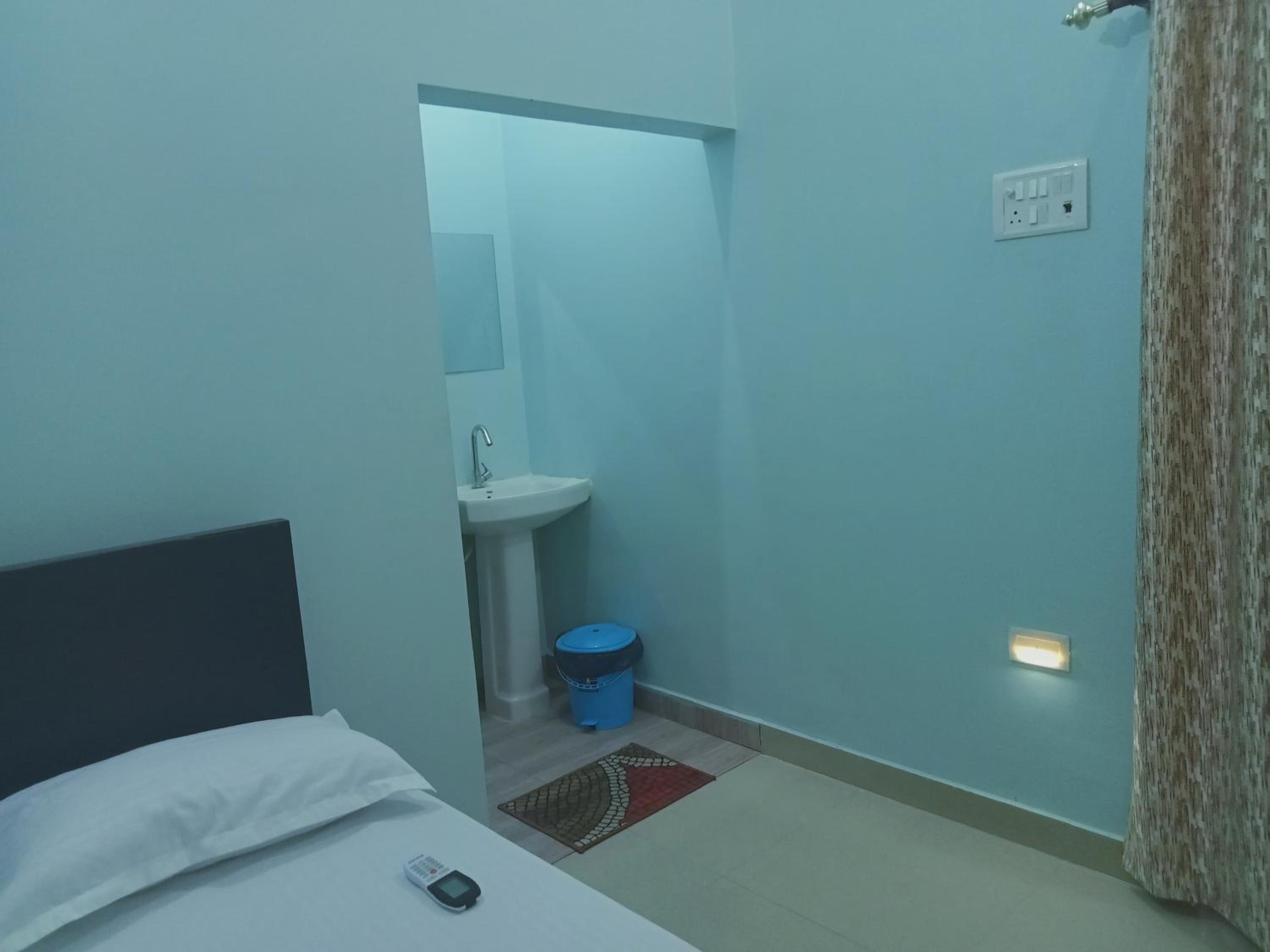 Deluxe Room (2 Adults + 1 Child) photo 2