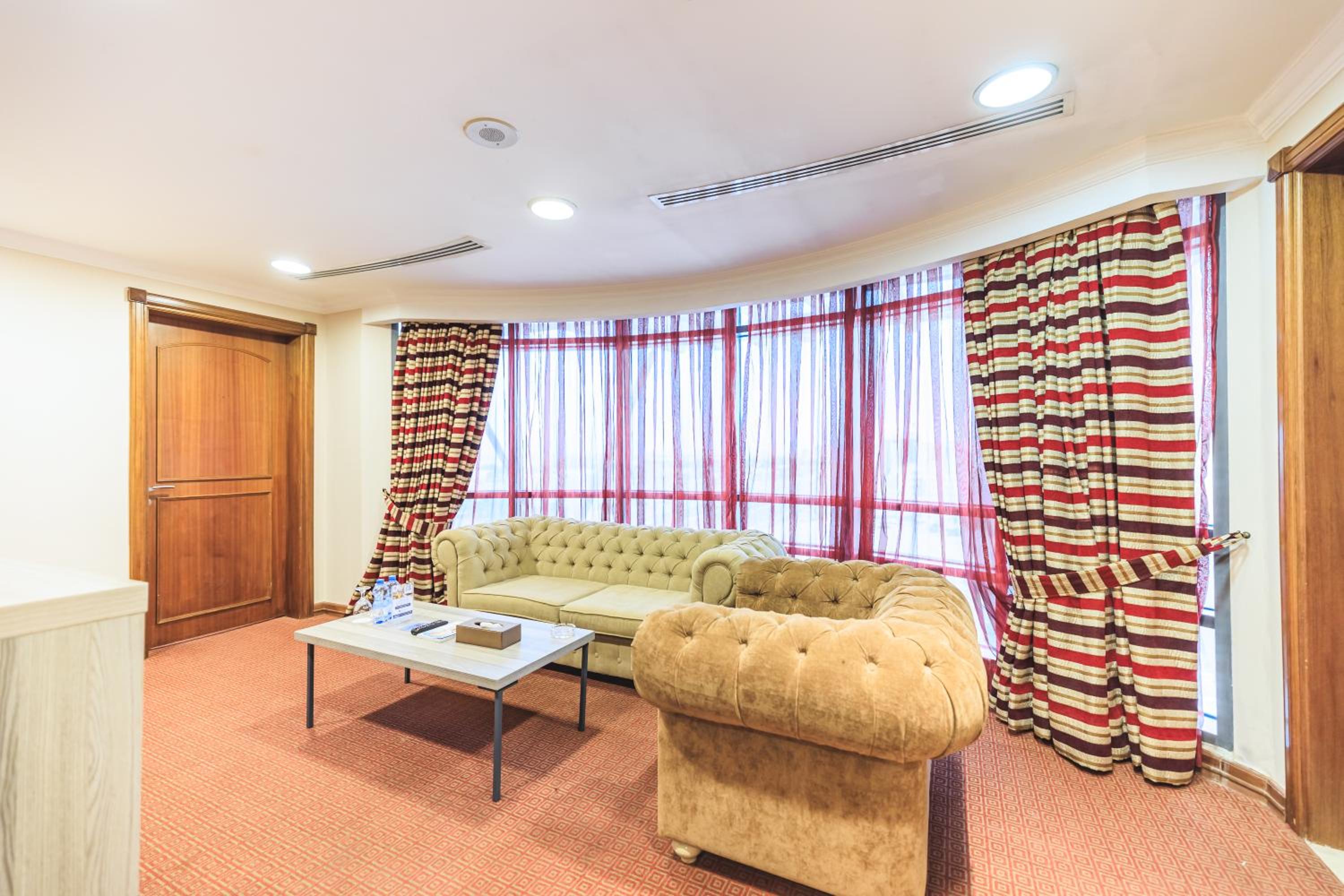 Diplomatic suite photo 3