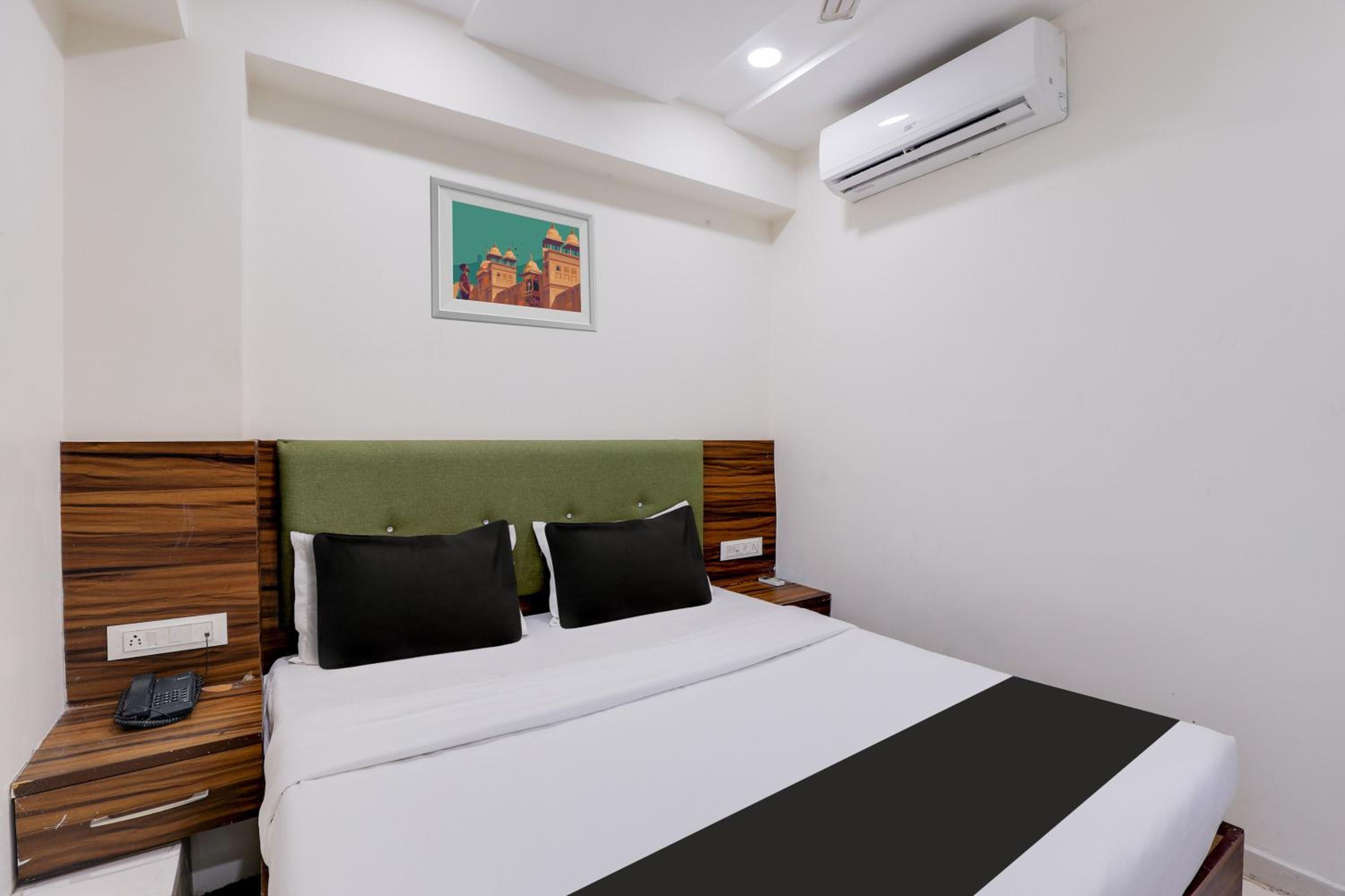 Deluxe Double Room photo 2