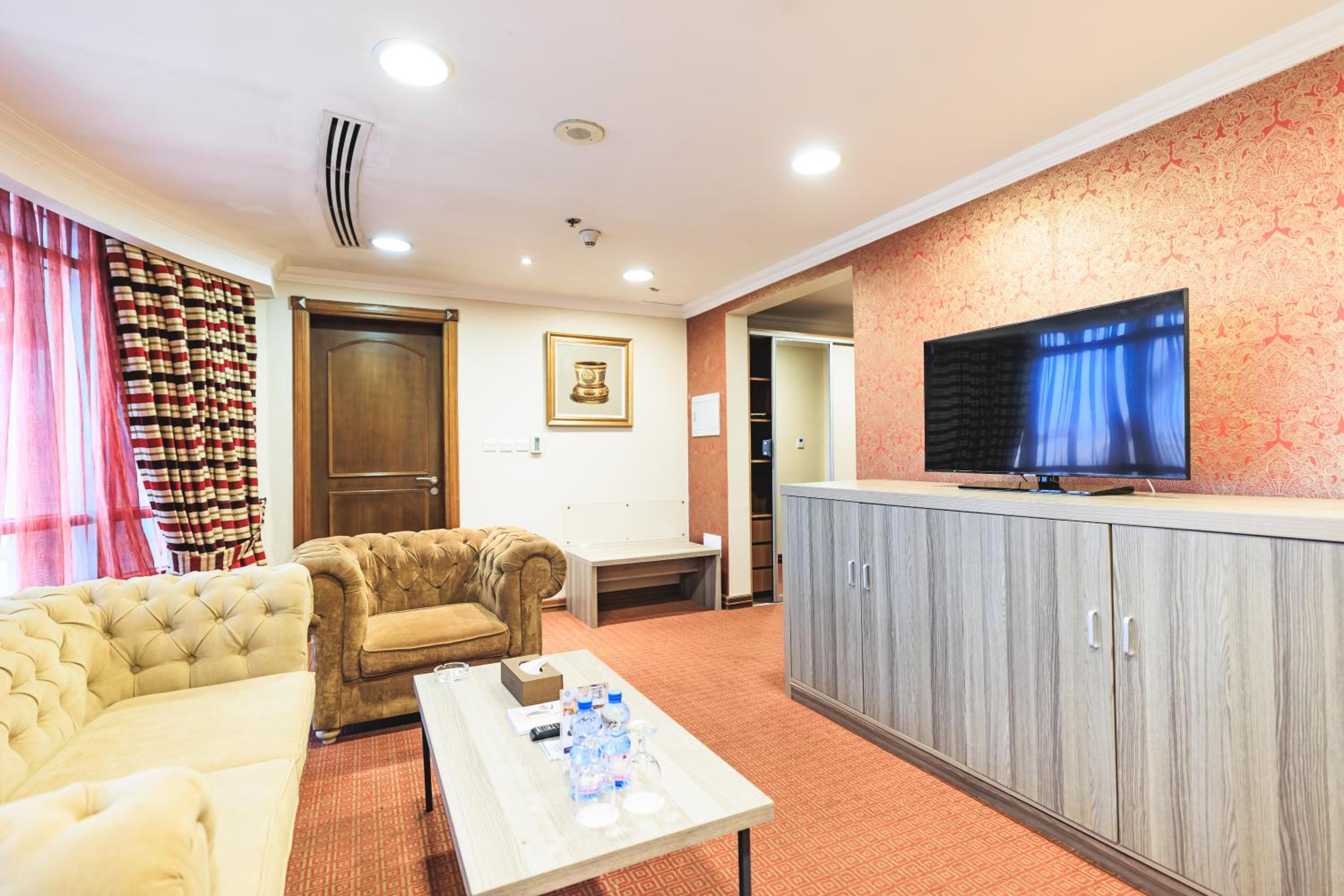 Diplomatic suite photo 2