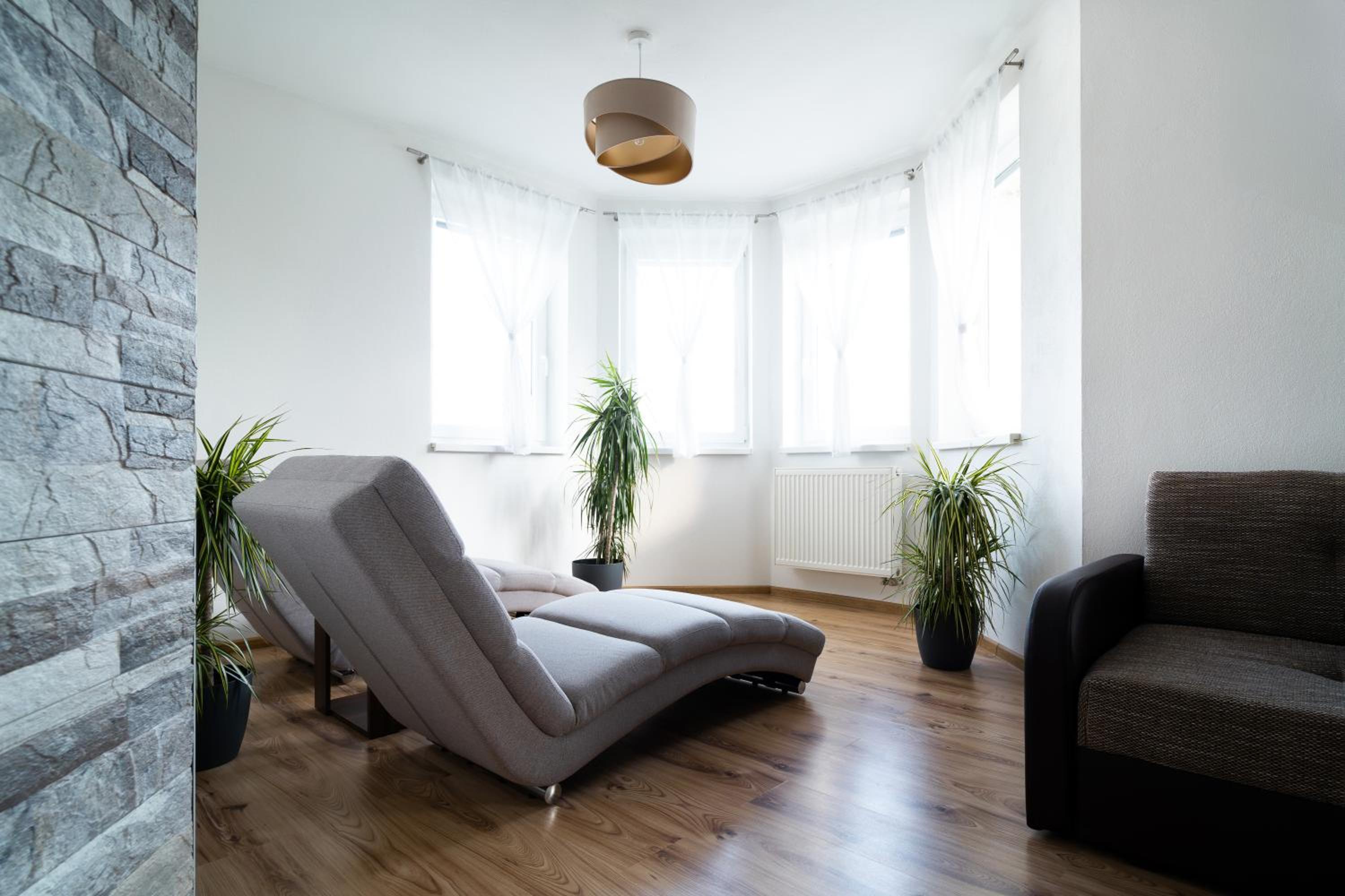 One-Bedroom Apartment with Balcony and Mountain View   photo 1